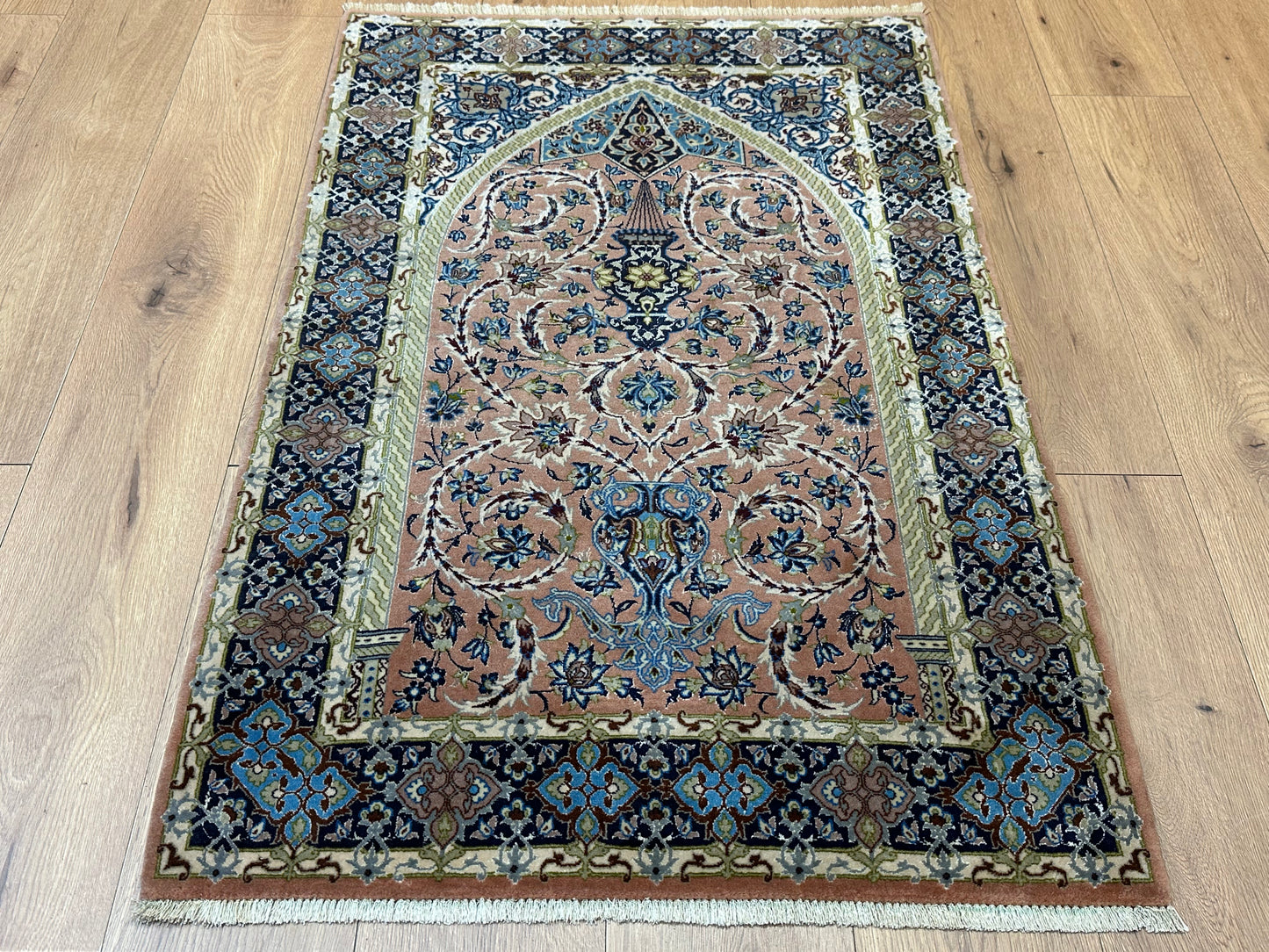 Perser Teppich Isfahan Handgeknüpft aus Korkwolle Seide auf Seide 126x82