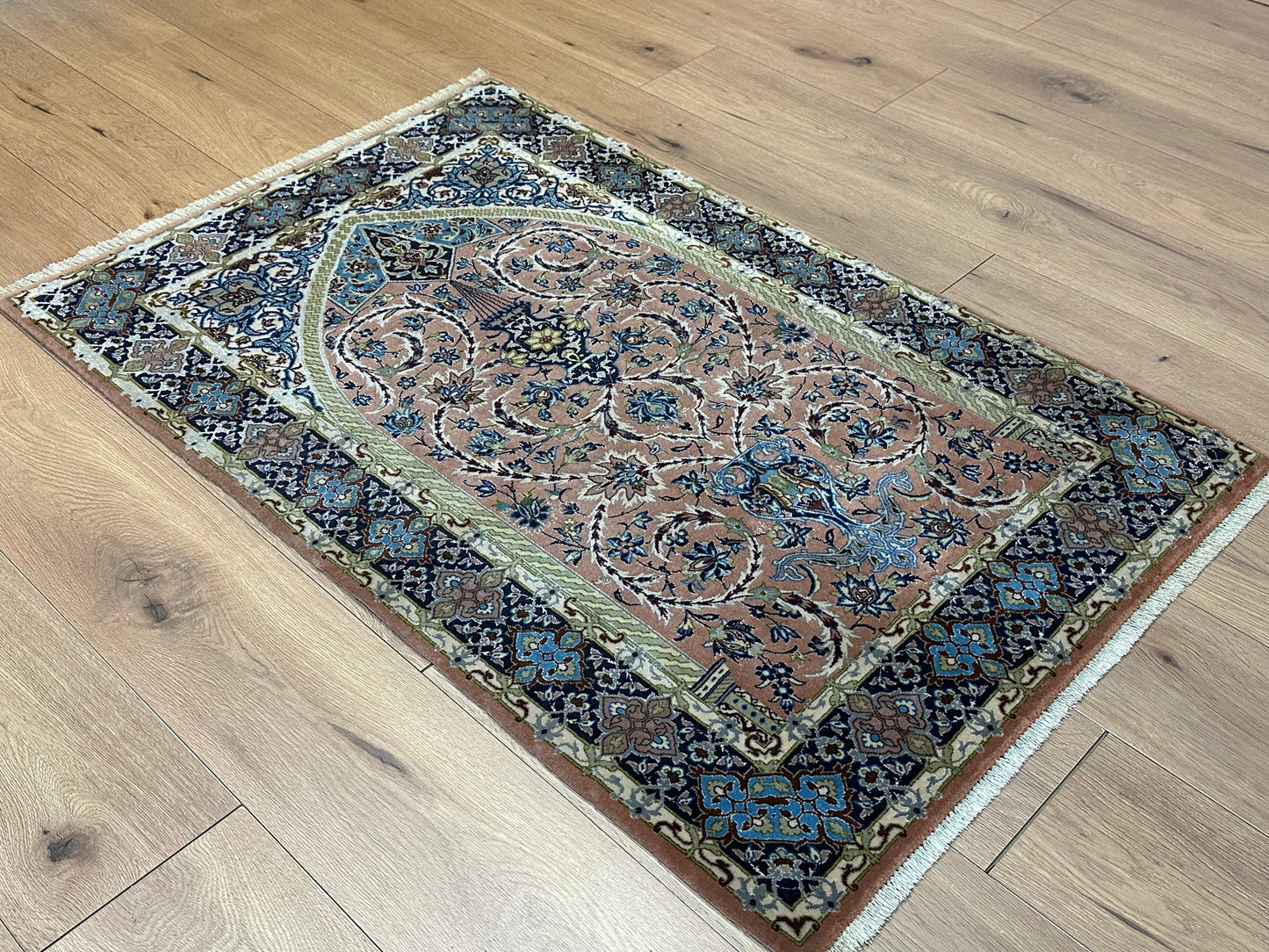 Perser Teppich Isfahan Handgeknüpft aus Korkwolle Seide auf Seide 126x82