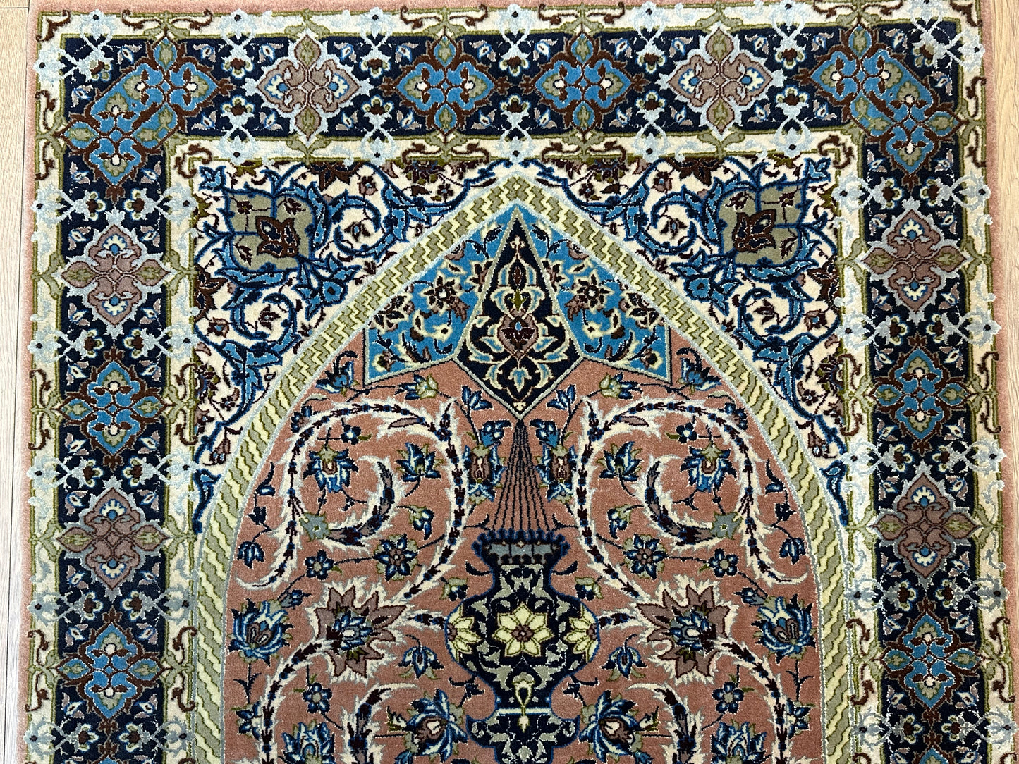 Perser Teppich Isfahan Handgeknüpft aus Korkwolle Seide auf Seide 126x82