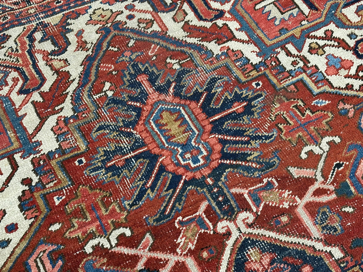 Orientteppich handgeknüpft 335x230cm antik naturfarben Heriz Artdeco