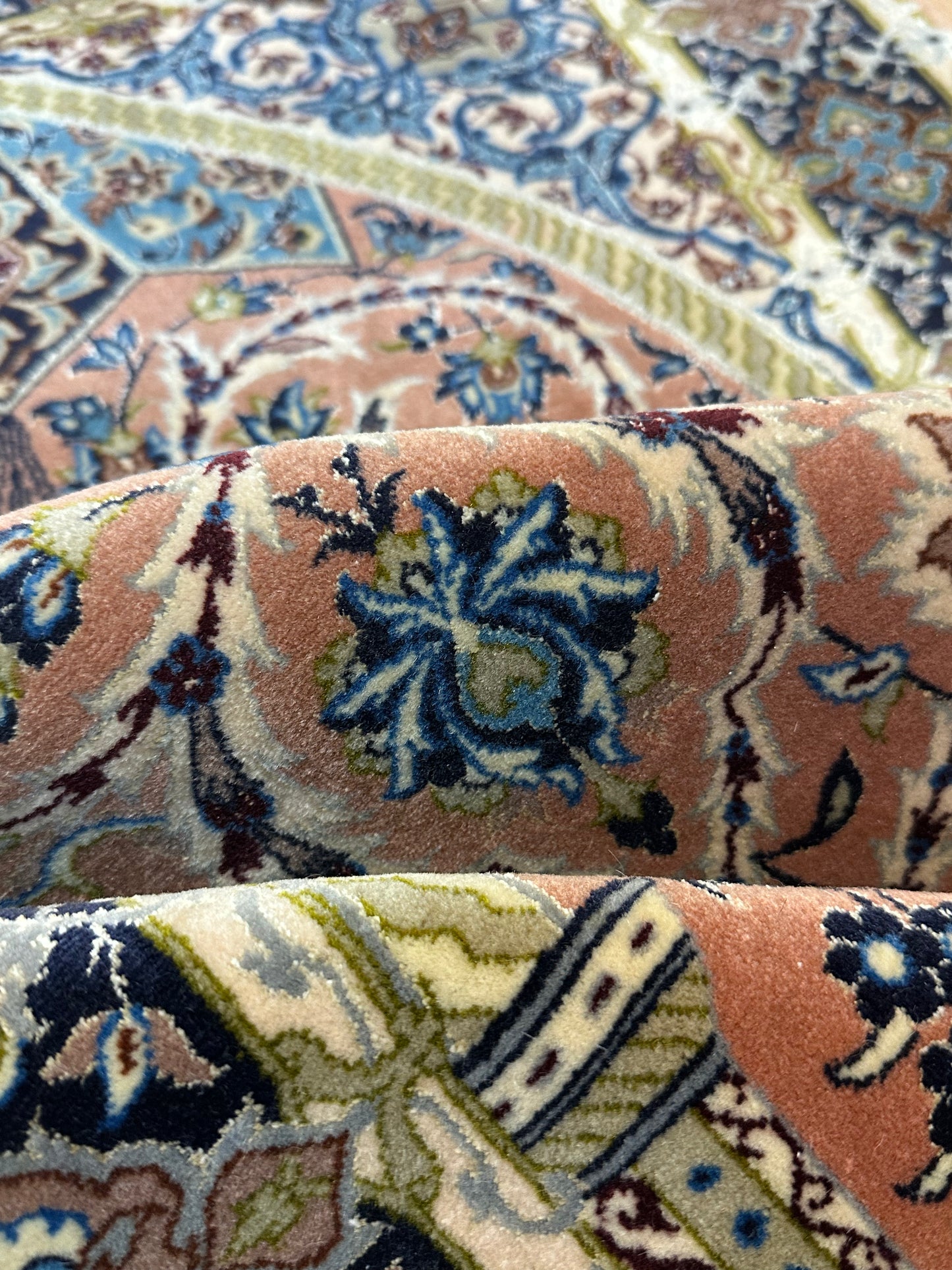 Perser Teppich Isfahan Handgeknüpft aus Korkwolle Seide auf Seide 126x82