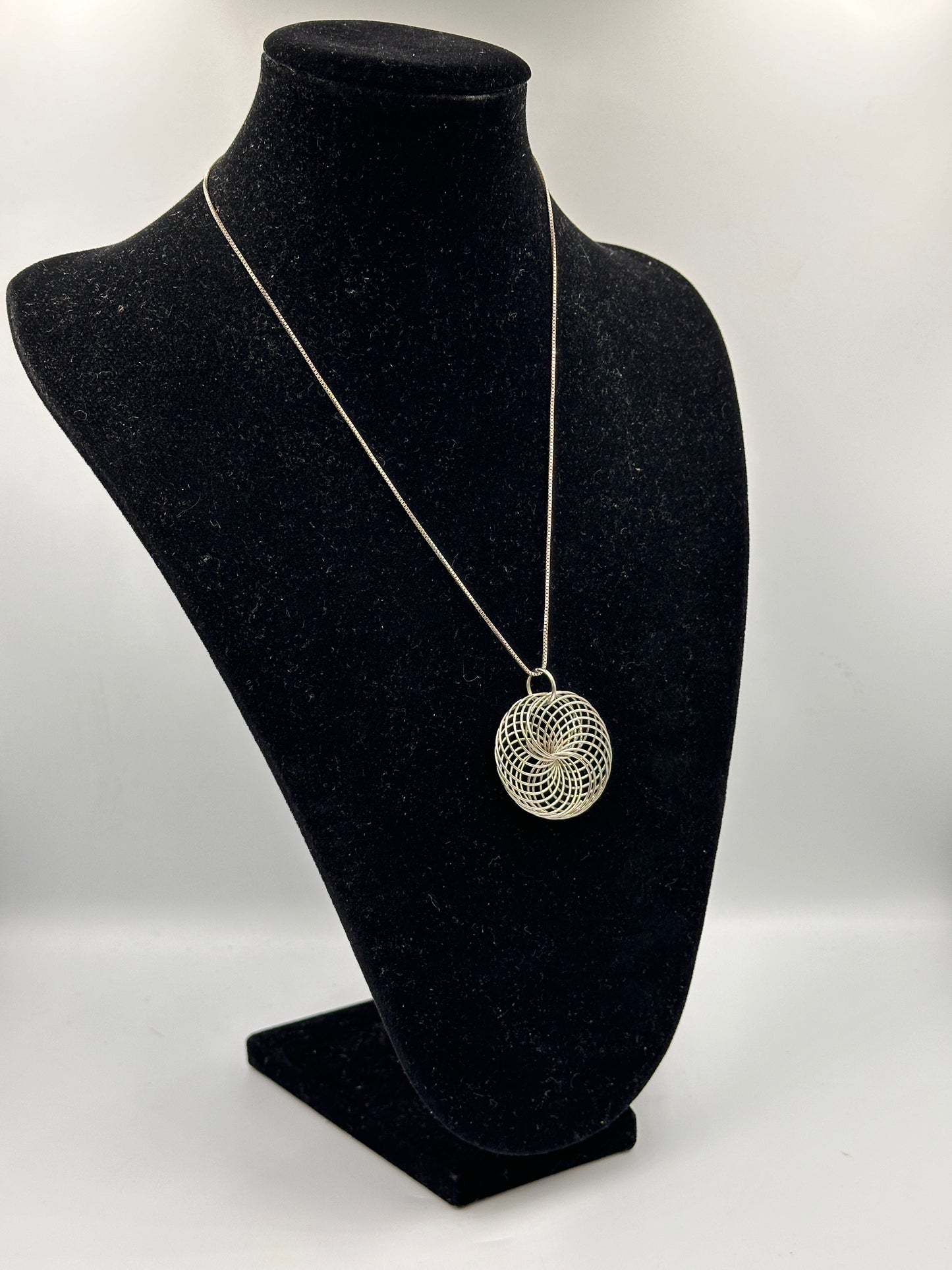Elegante Silber 925 Halskette mit Spiral-Anhänger