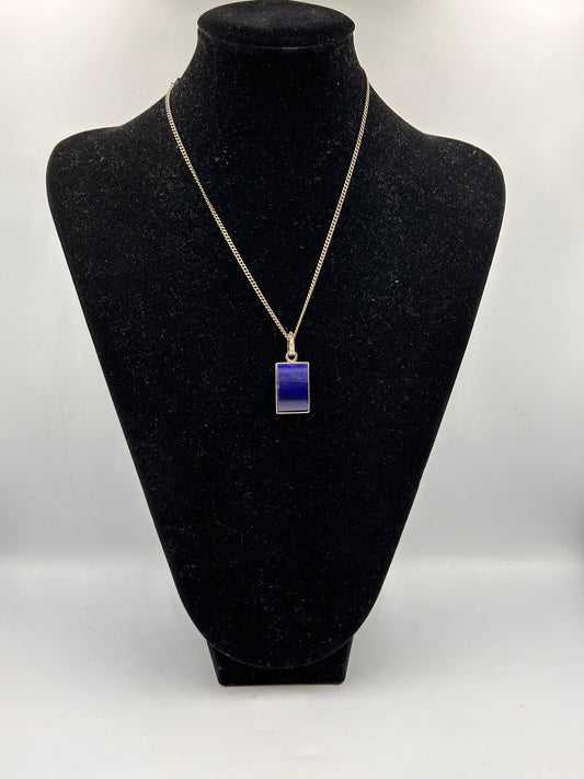 Elegante Silberhalskette mit Lapis-Lazuli-Anhänger