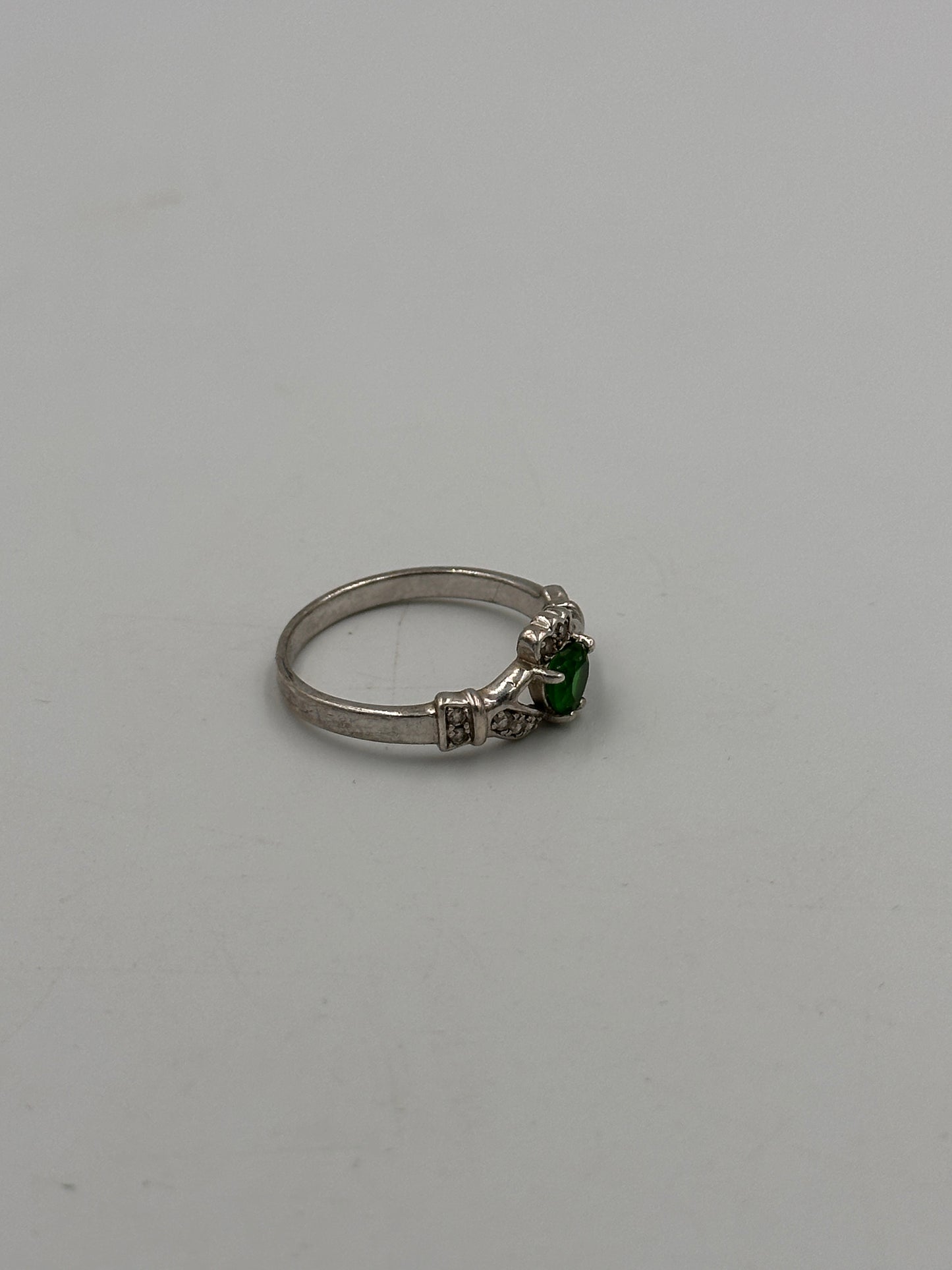 Art Deco Silber 925 Ring mit Herzförmigem Grünen Edelstein Ringgröße: 58