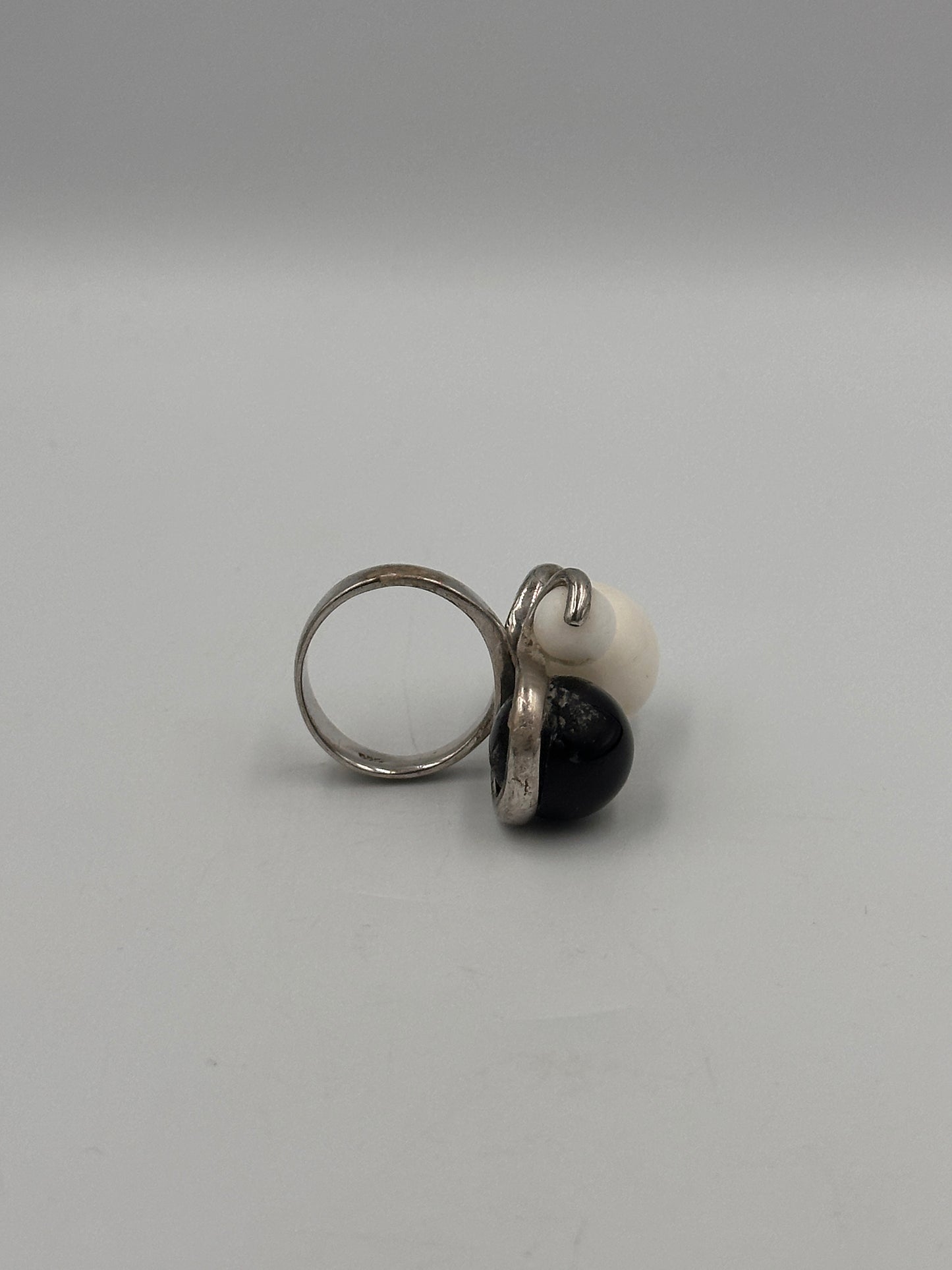 Vintage Silber 925 Ring mit Schwarz-Weißen Perlen