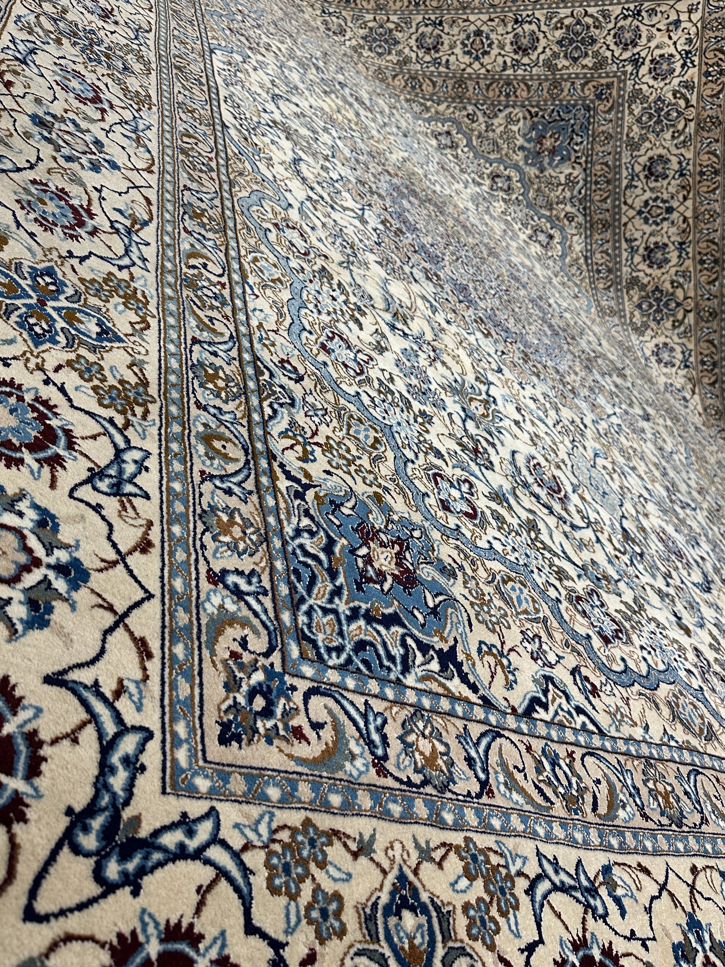 Handgeknüpfter Perser Orientteppich Nain Kork auf Seide mit Signatur 365x255 cm
