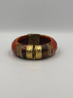 Vintage Armreif Rot mit Monogrammen und goldfarbenem Verschluss