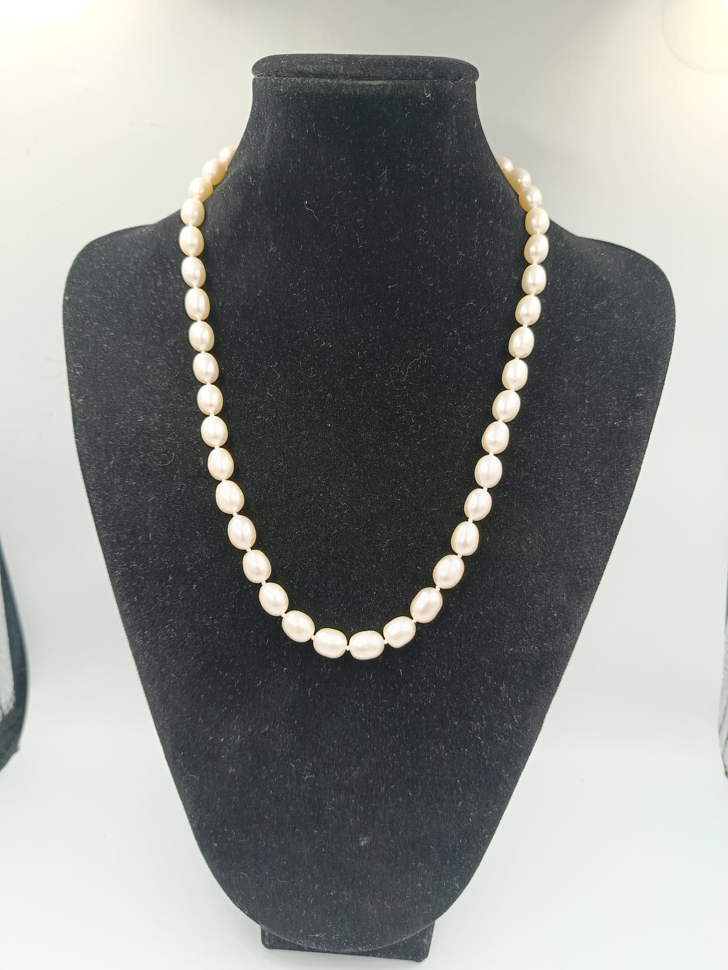 Elegantes Vintage-Perlen-Collier mit Silberverschluss