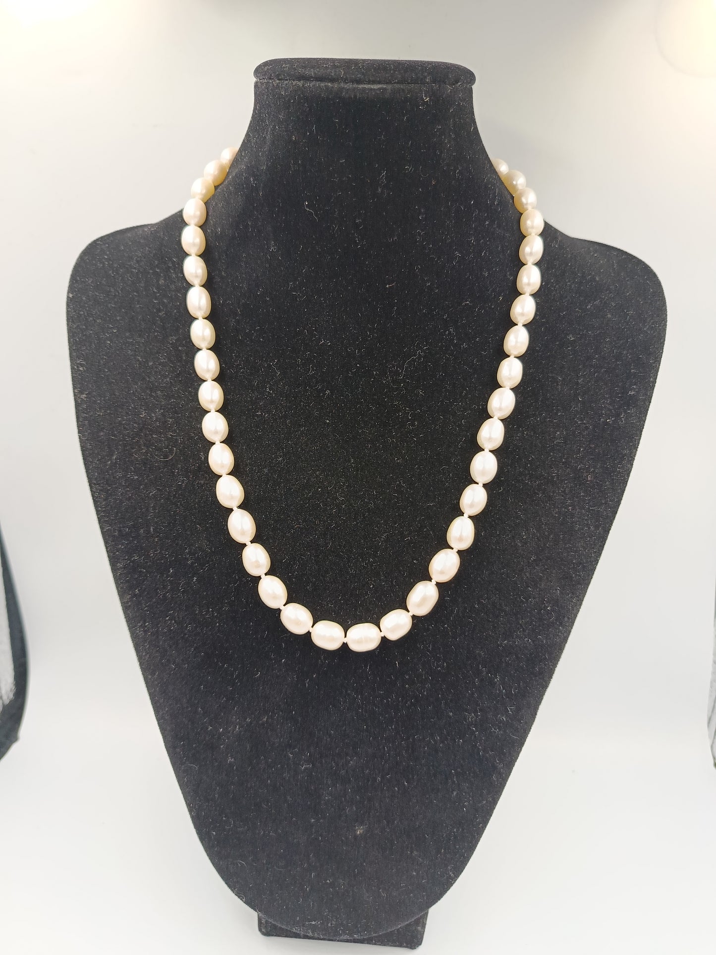 Elegantes Vintage-Perlen-Collier mit Silberverschluss