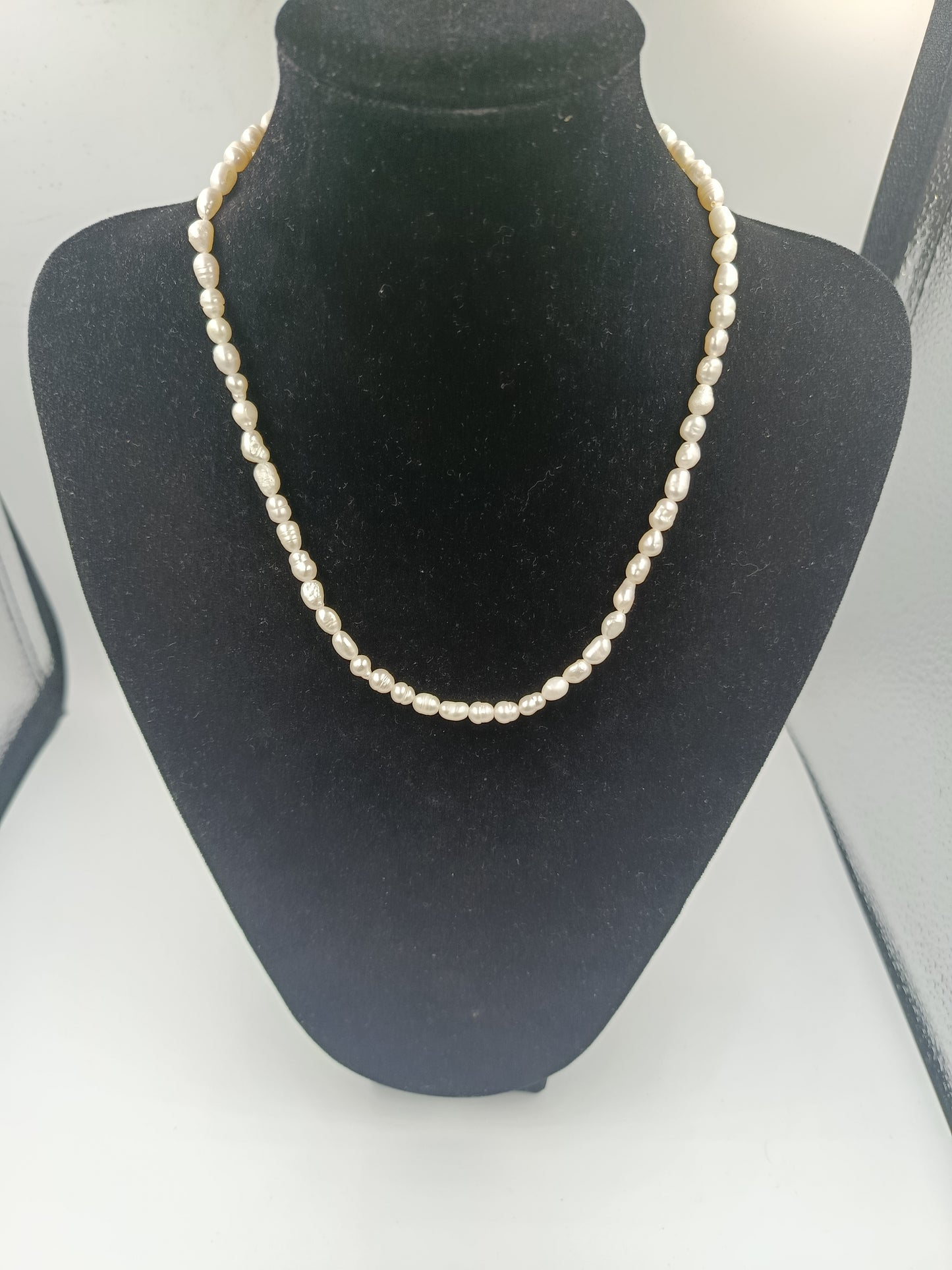 Zartes Perlen-Collier mit Verlängerungskette