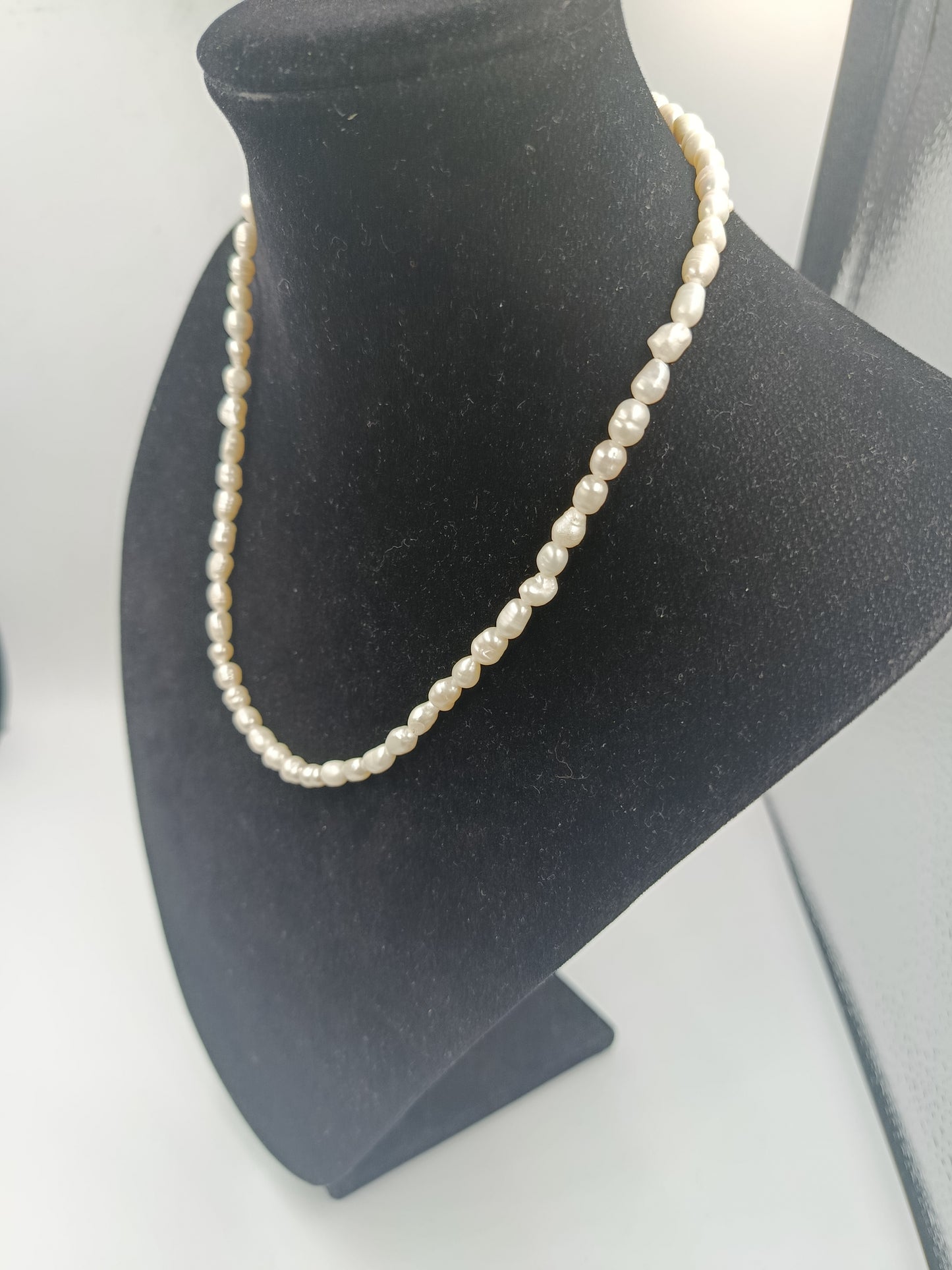 Zartes Perlen-Collier mit Verlängerungskette