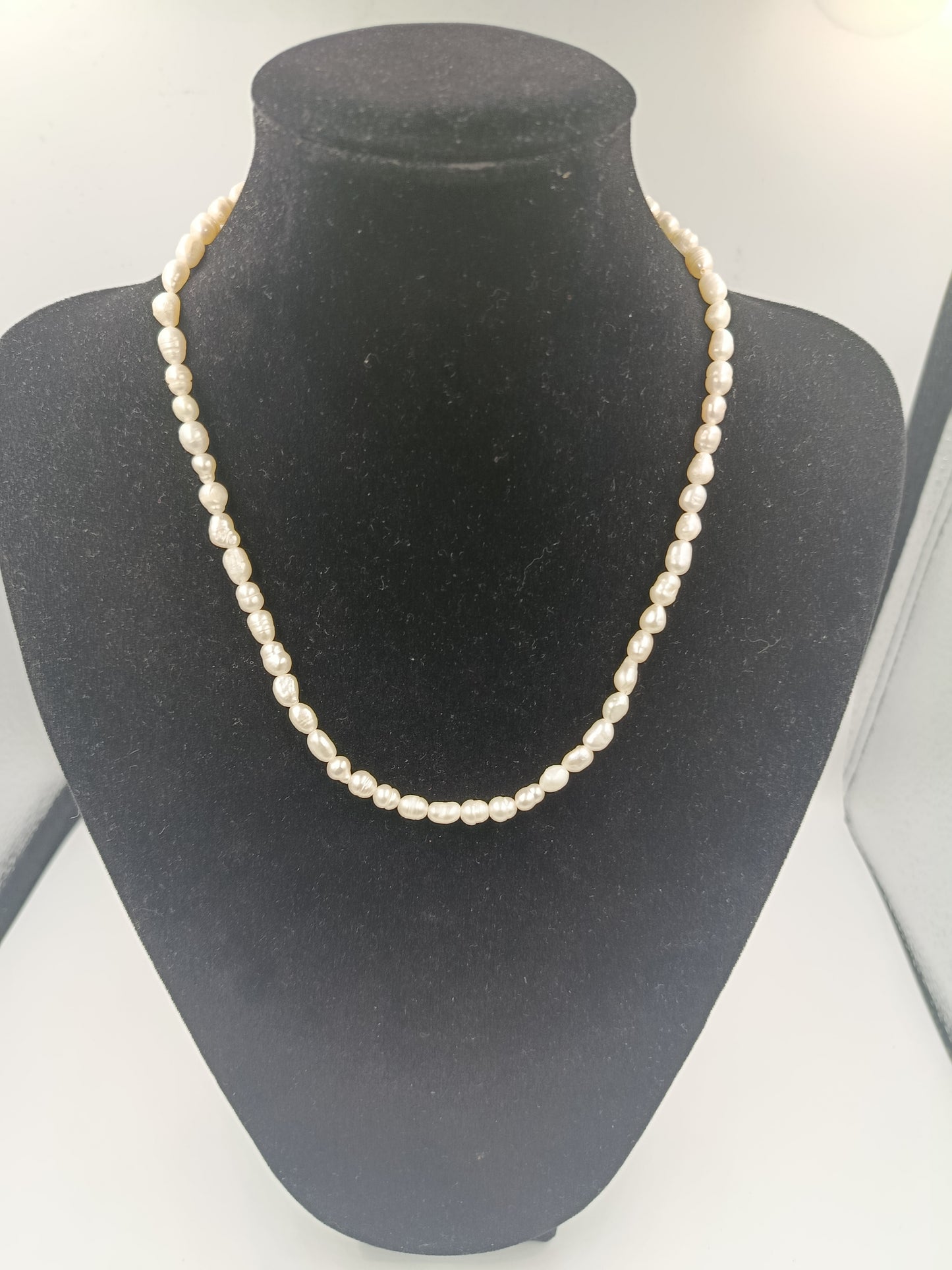 Zartes Perlen-Collier mit Verlängerungskette