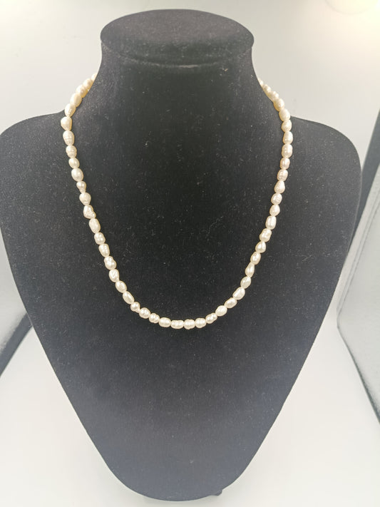 Zartes Perlen-Collier mit Verlängerungskette