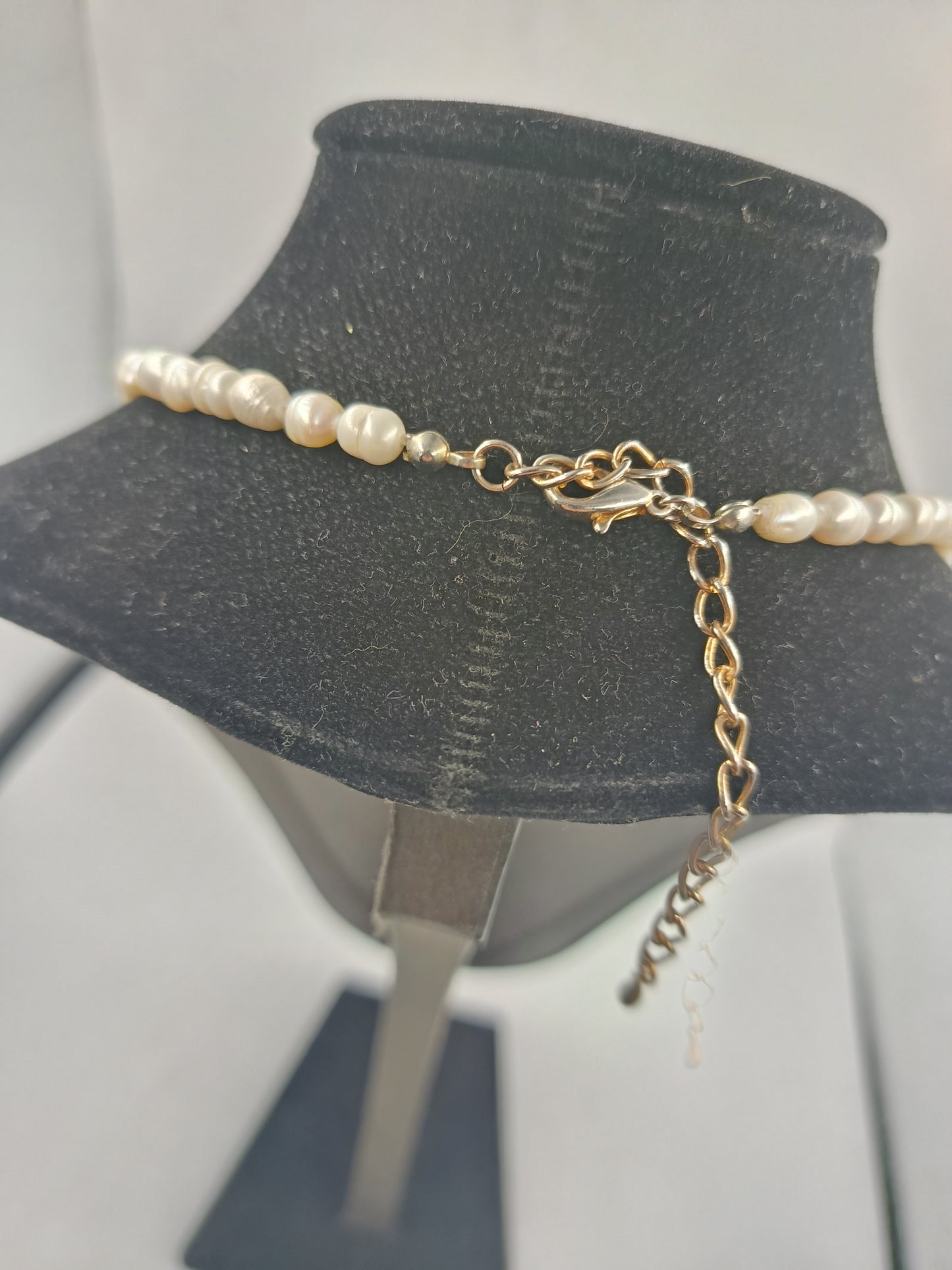 Zartes Perlen-Collier mit Verlängerungskette