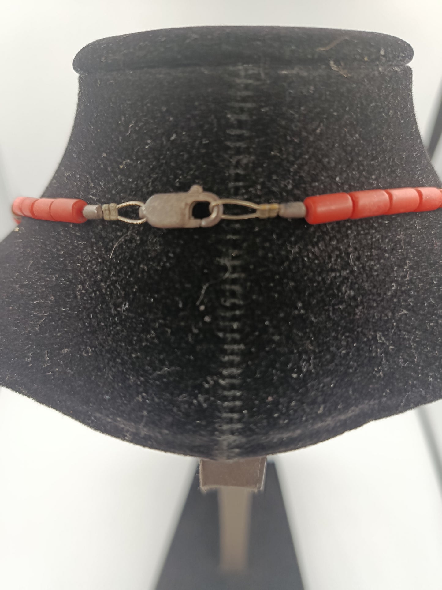 Vintage-Collier mit roter Koralle und filigranen Silber-Elementen