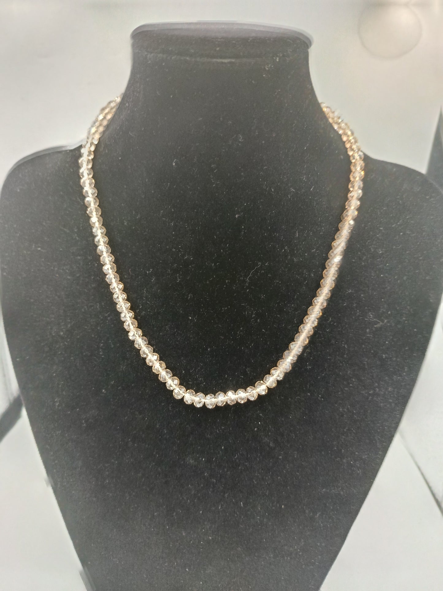 Funkelnde Glasperlenkette in Champagner-Ton