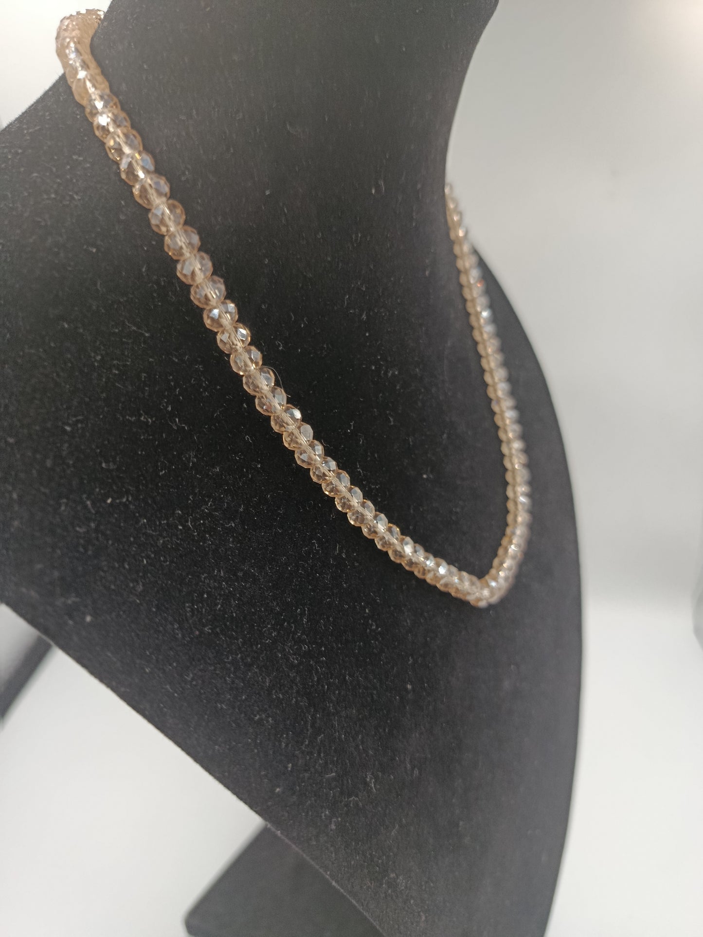 Funkelnde Glasperlenkette in Champagner-Ton