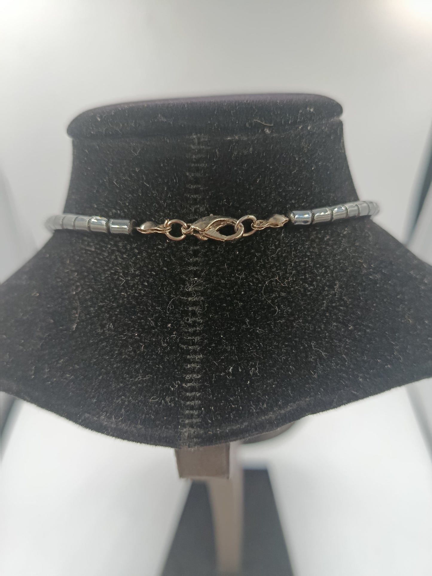 Markantes Hämatit-Collier mit großem Rundanhänger