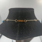 Langes Collier mit türkisfarbenen Steinen und goldfarbenen Gliedern