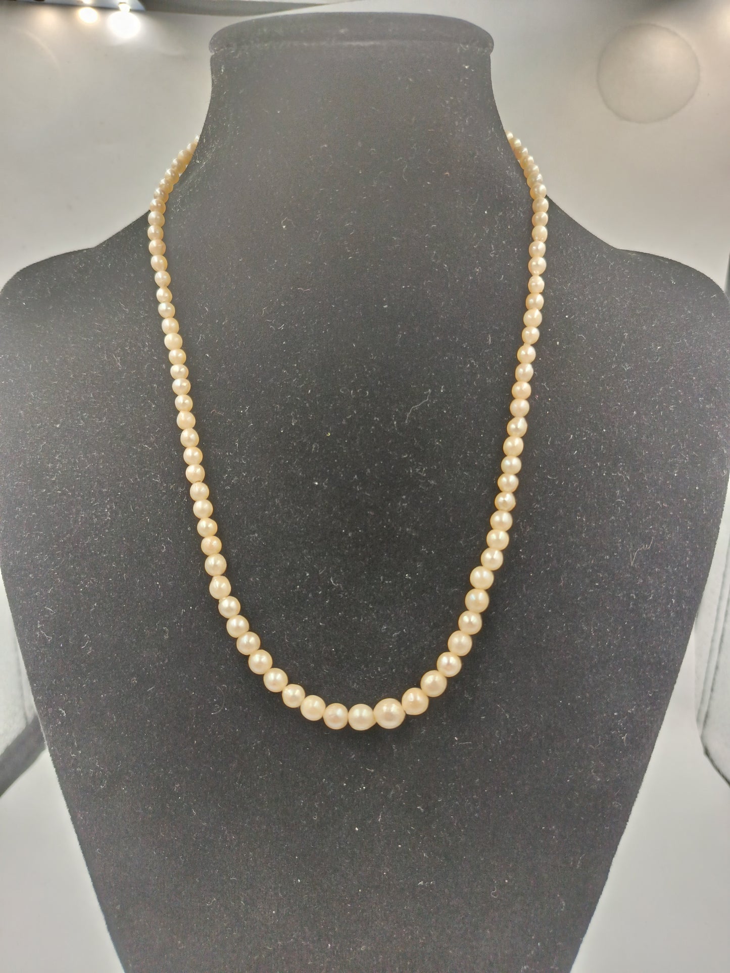 Elegante Vintage-Perlenkette mit filigranem Verschluss