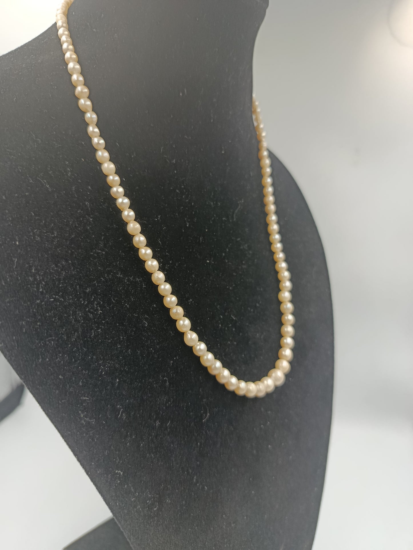 Elegante Vintage-Perlenkette mit filigranem Verschluss