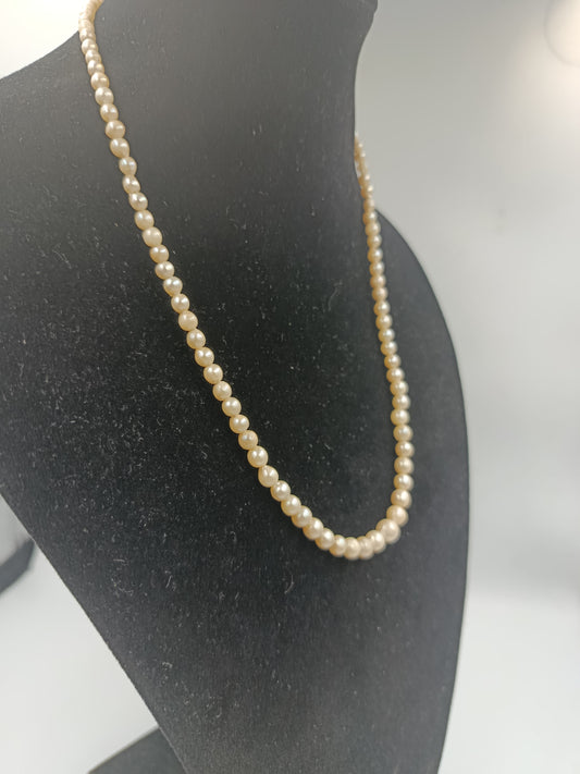 Elegante Vintage-Perlenkette mit filigranem Verschluss