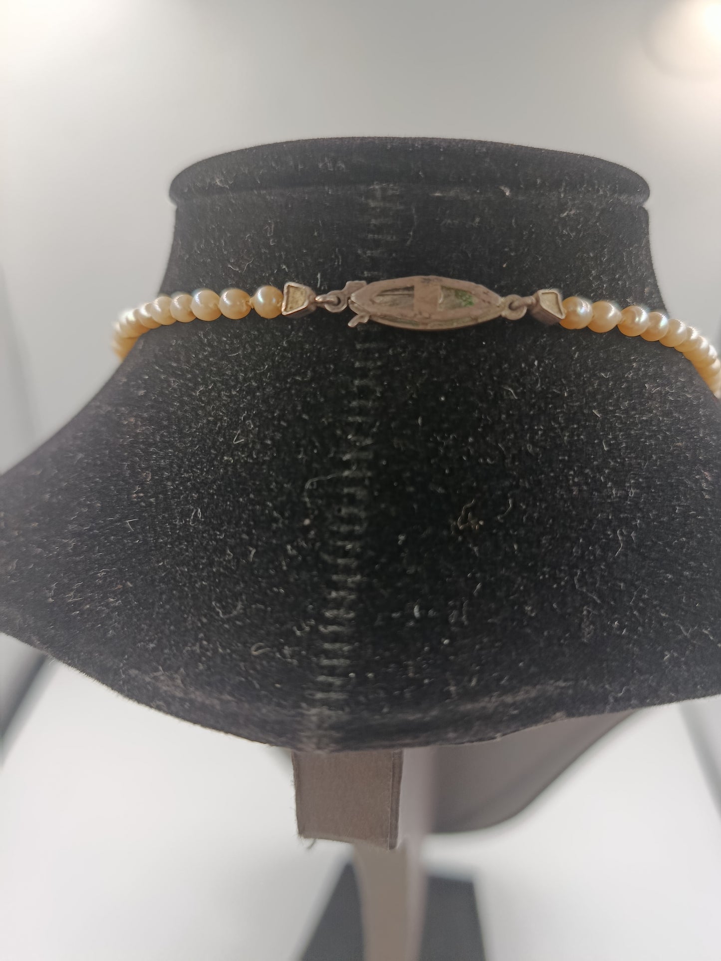 Elegante Vintage-Perlenkette mit filigranem Verschluss