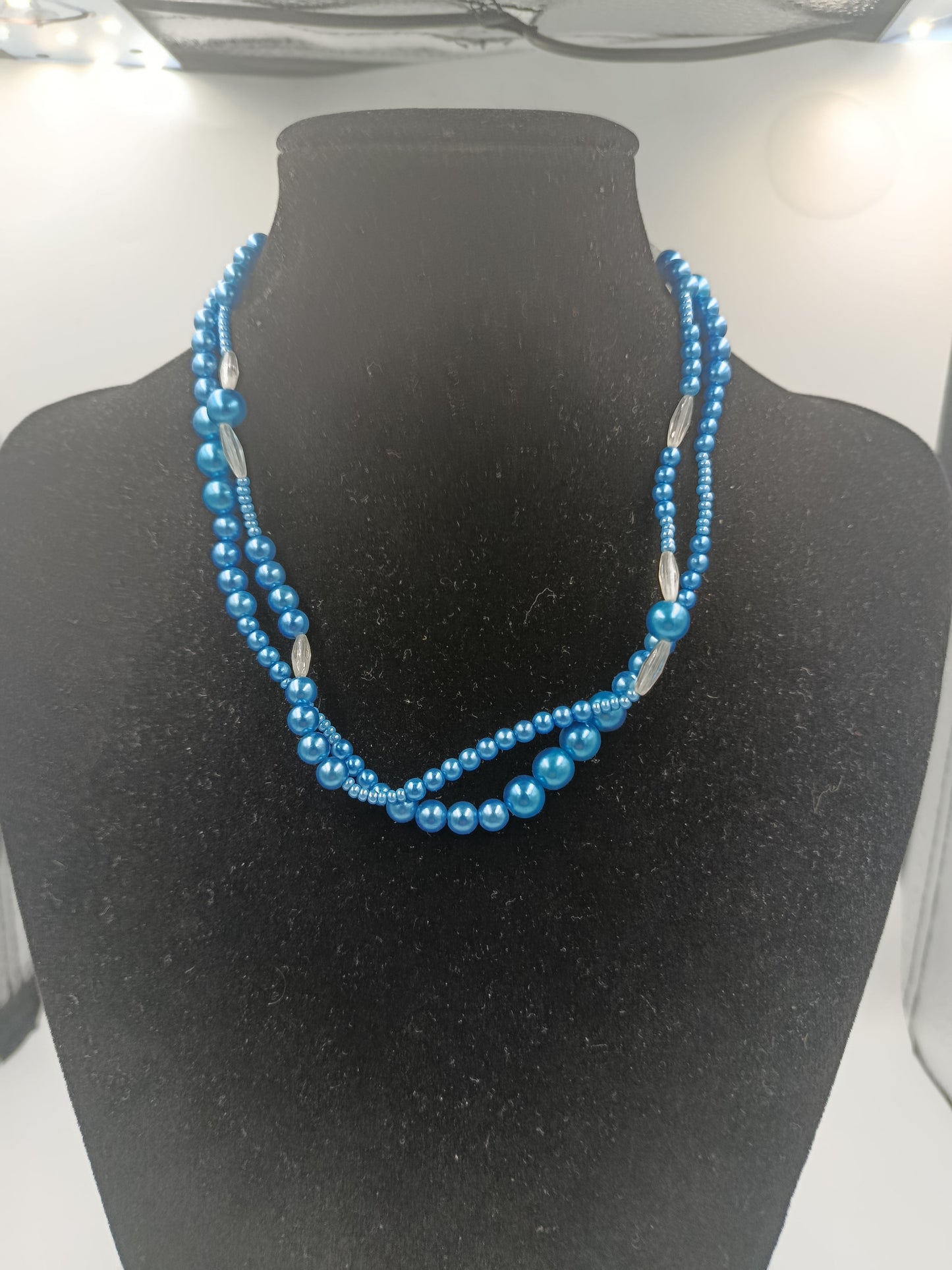 Zarte Vintage-Perlenkette in strahlendem Blau