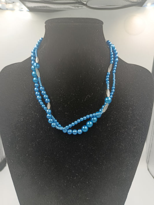 Zarte Vintage-Perlenkette in strahlendem Blau