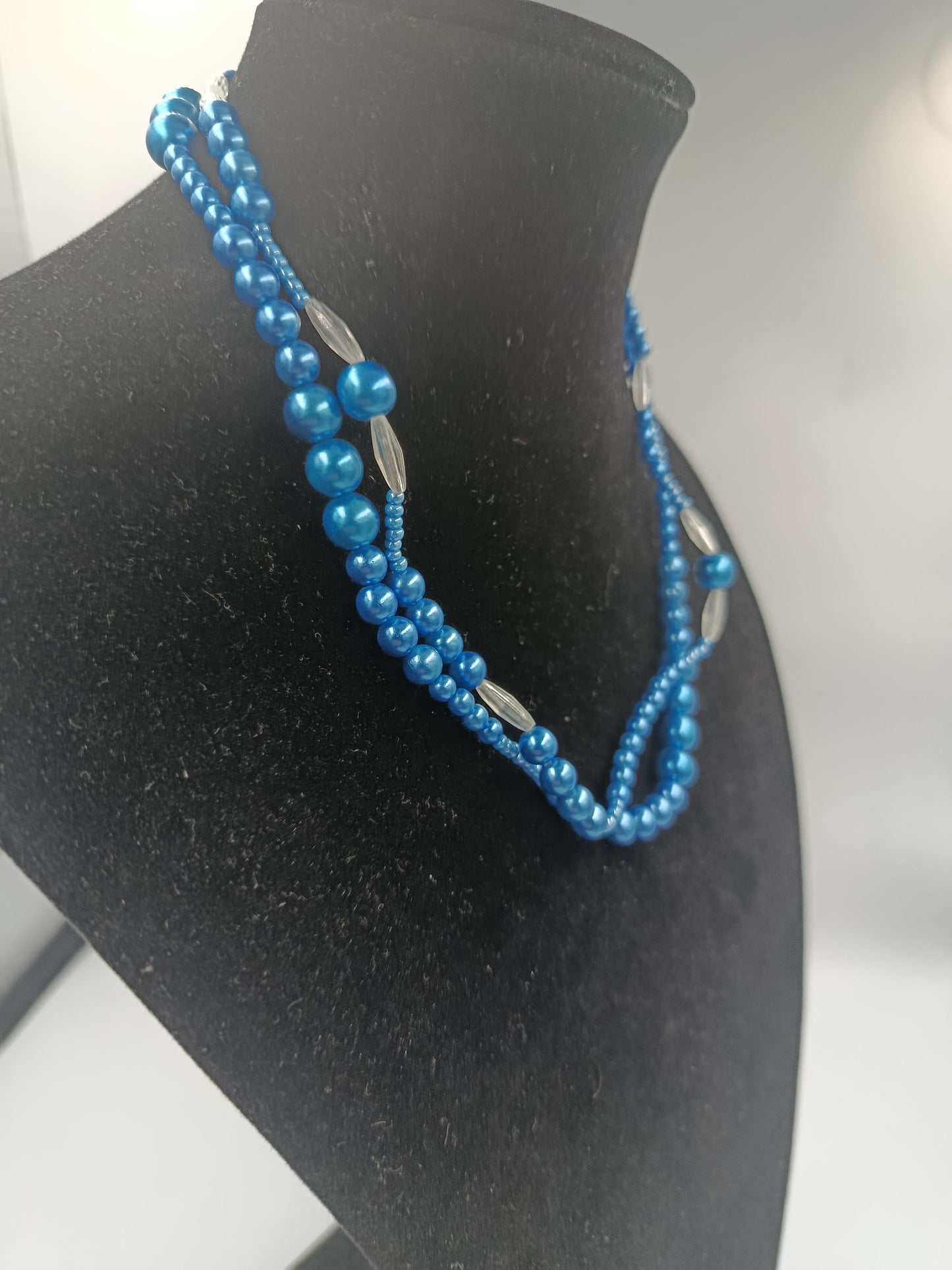 Zarte Vintage-Perlenkette in strahlendem Blau