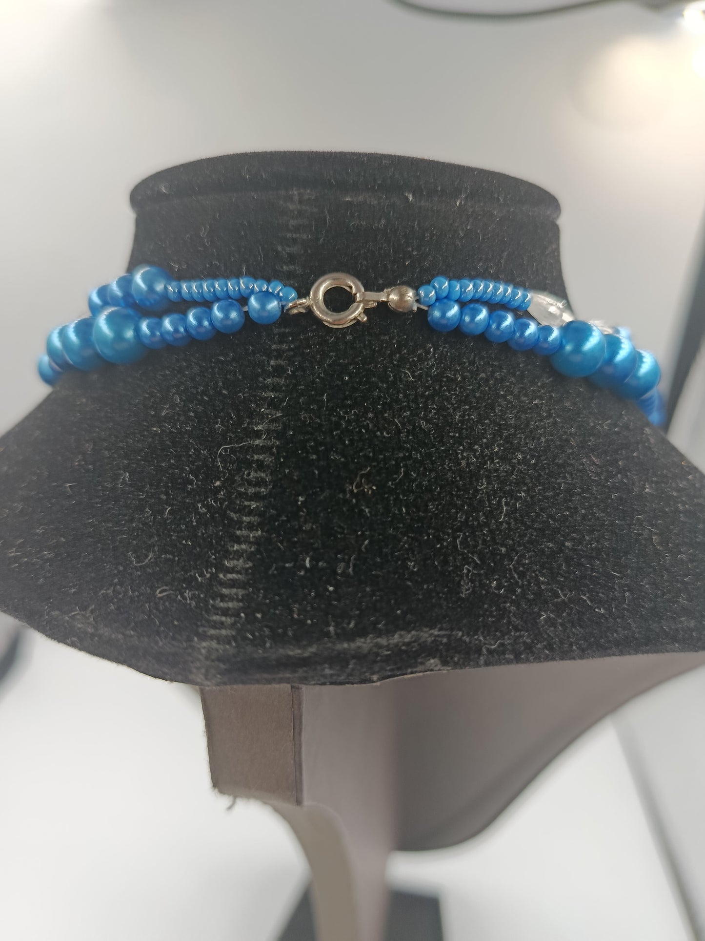Zarte Vintage-Perlenkette in strahlendem Blau