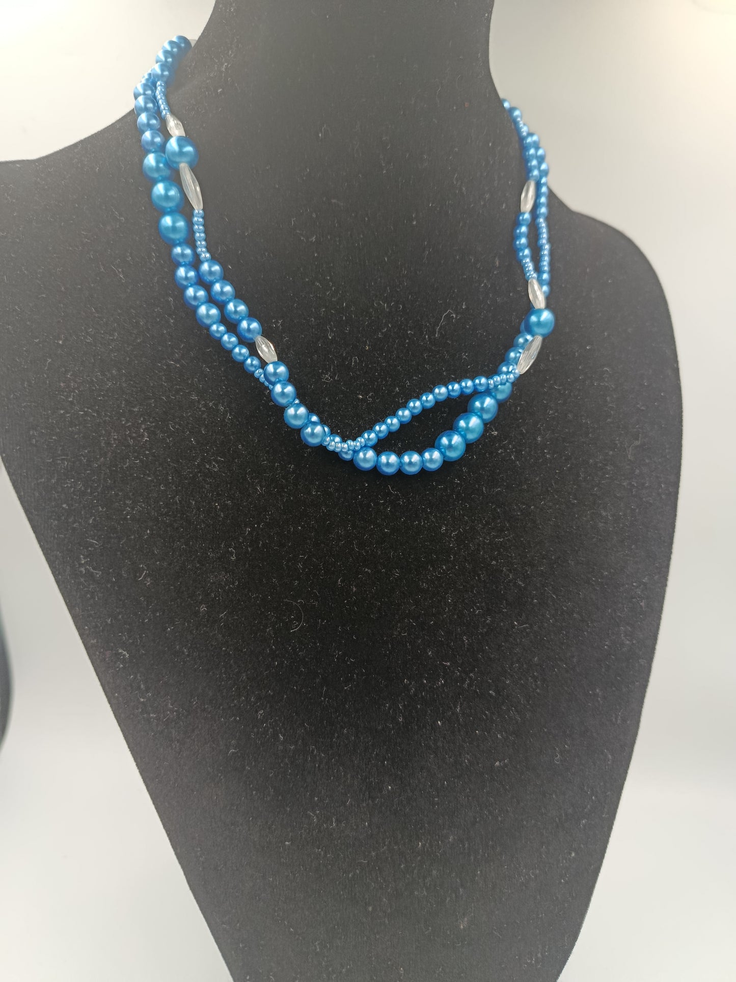 Zarte Vintage-Perlenkette in strahlendem Blau