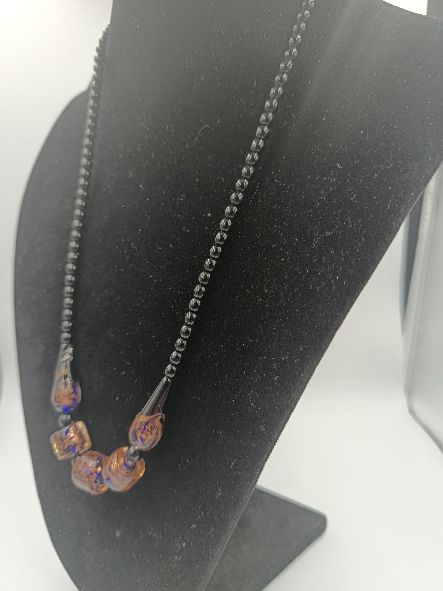 Elegante Vintage-Kette mit schwarzen Perlen und Glasakzenten