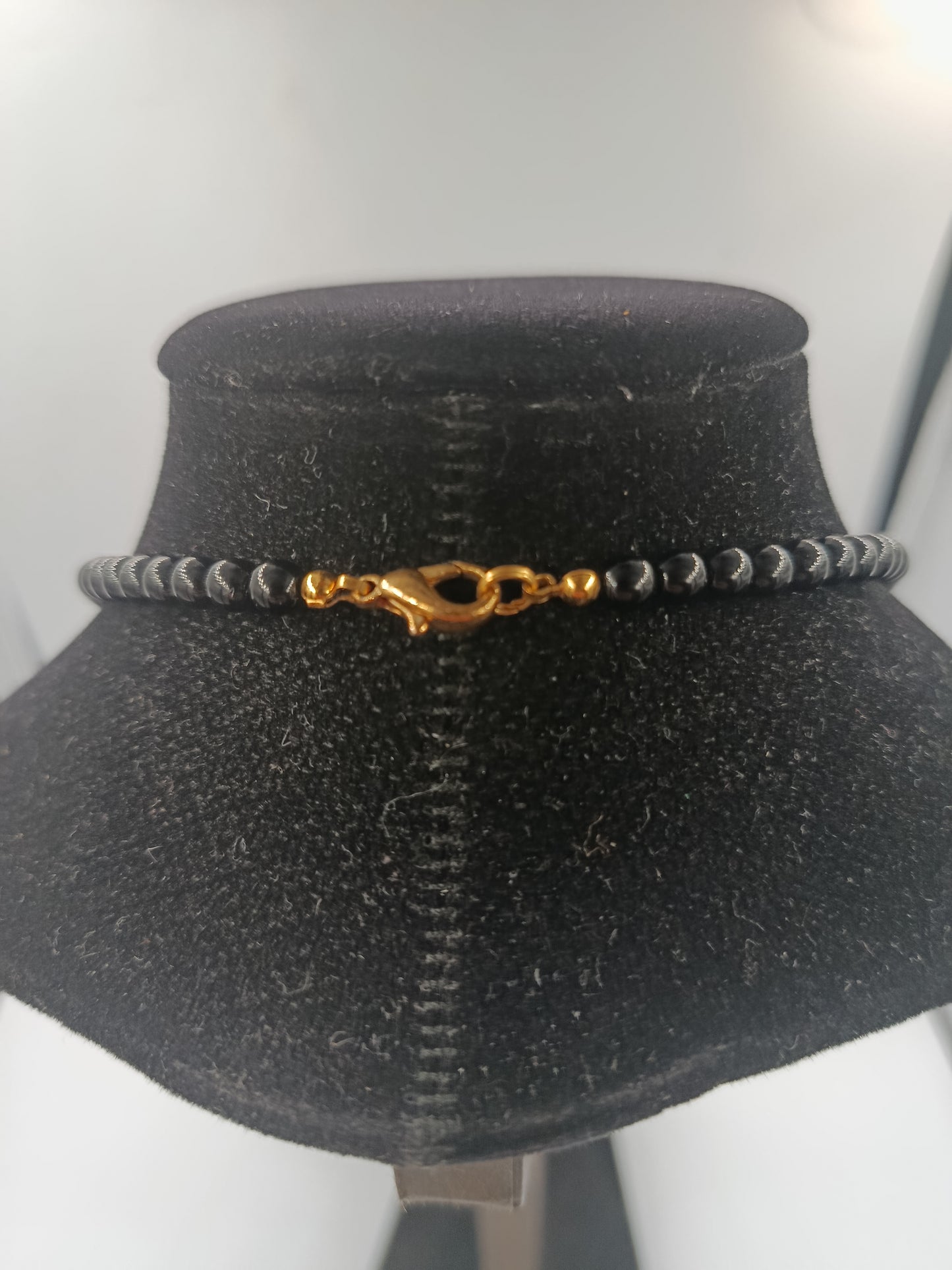 Elegante Vintage-Kette mit schwarzen Perlen und Glasakzenten