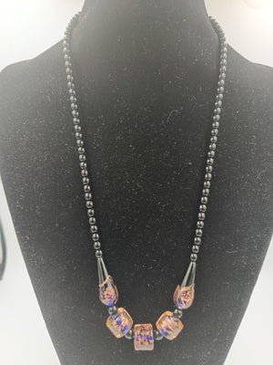 Elegante Vintage-Kette mit schwarzen Perlen und Glasakzenten
