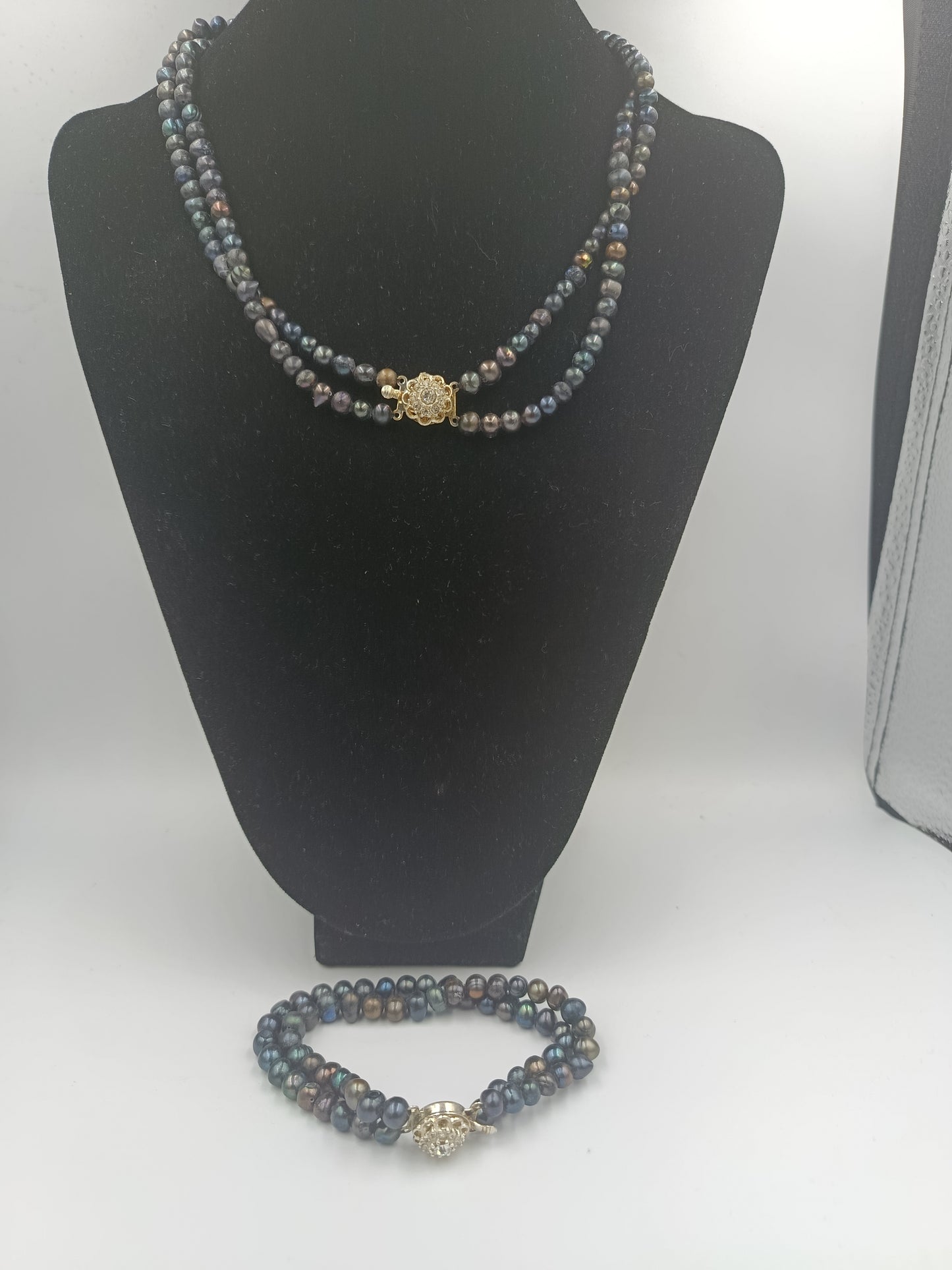 Elegantes Perlen-Set mit Strass-Schließe (Collier & Armband) Kette