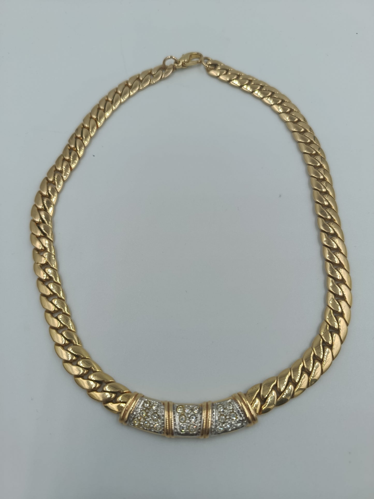 Elegantes Collier im Ketten-Design mit funkelnder Zierapplikation