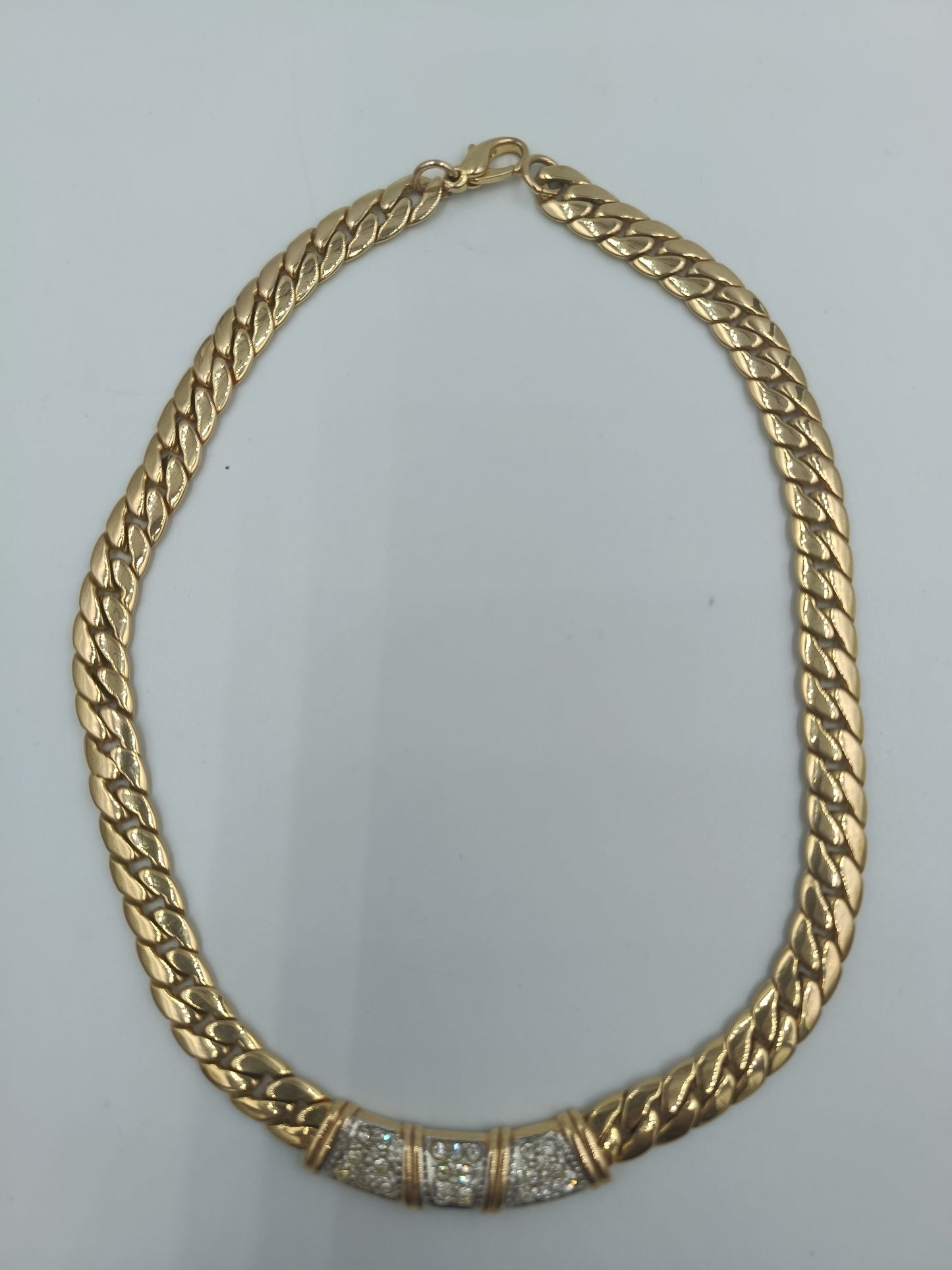 Elegantes Collier im Ketten-Design mit funkelnder Zierapplikation