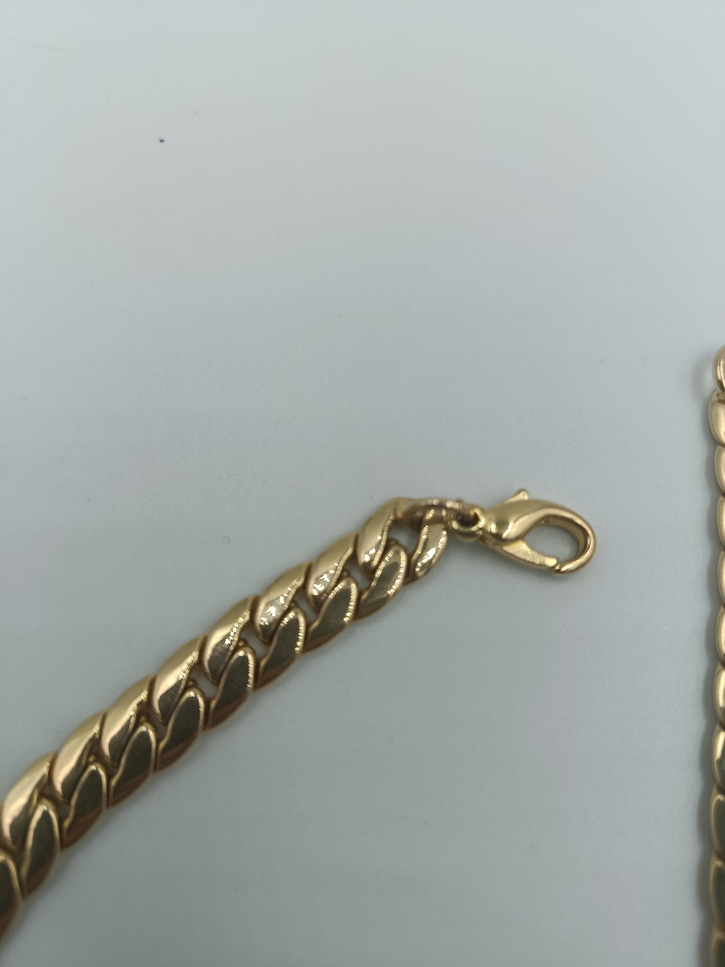 Elegantes Collier im Ketten-Design mit funkelnder Zierapplikation