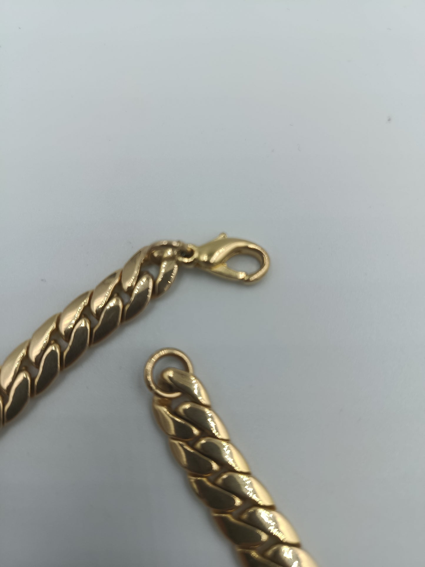 Elegantes Collier im Ketten-Design mit funkelnder Zierapplikation