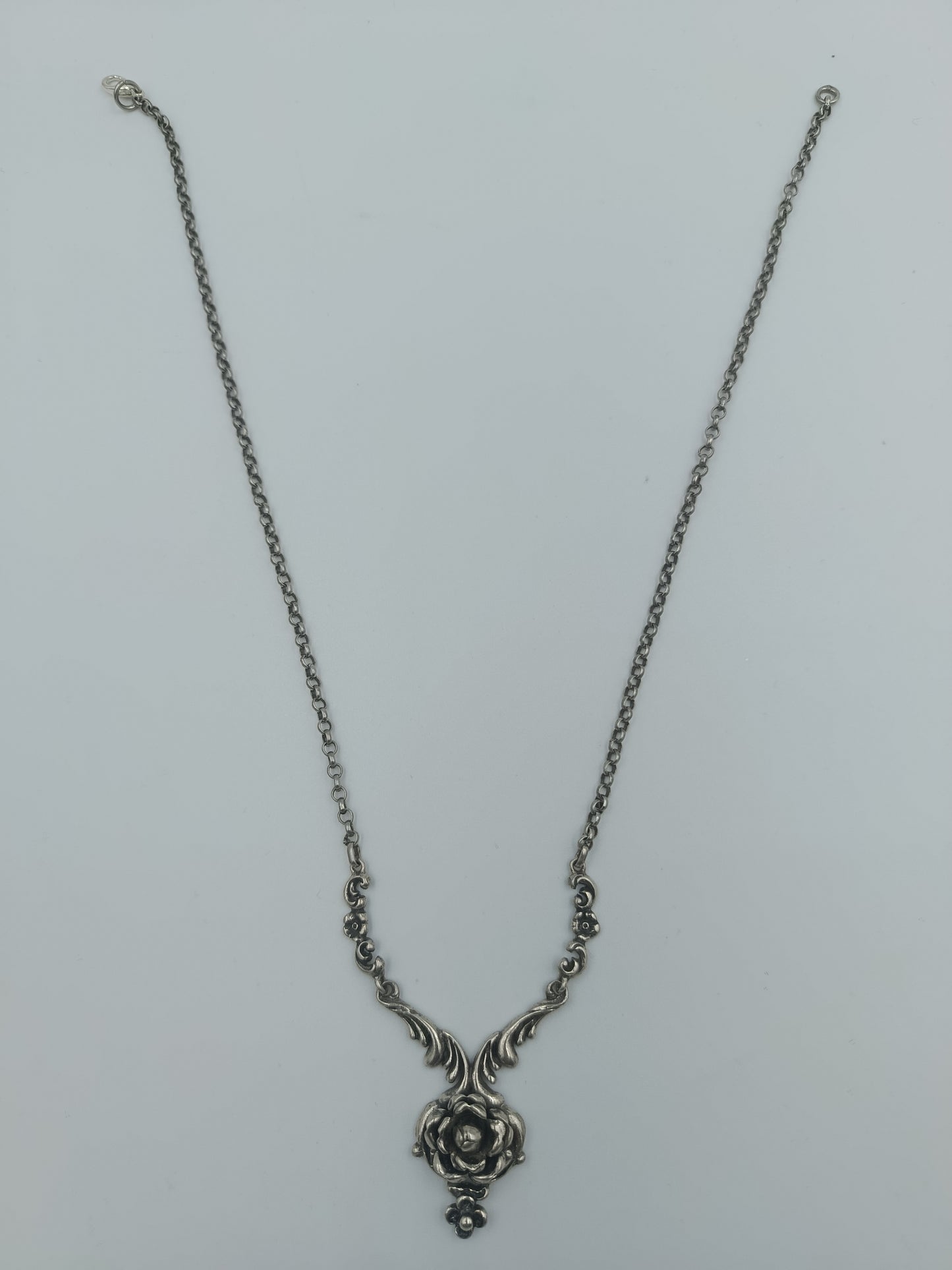 Antikes Collier aus 925er Silber mit Rosenornament