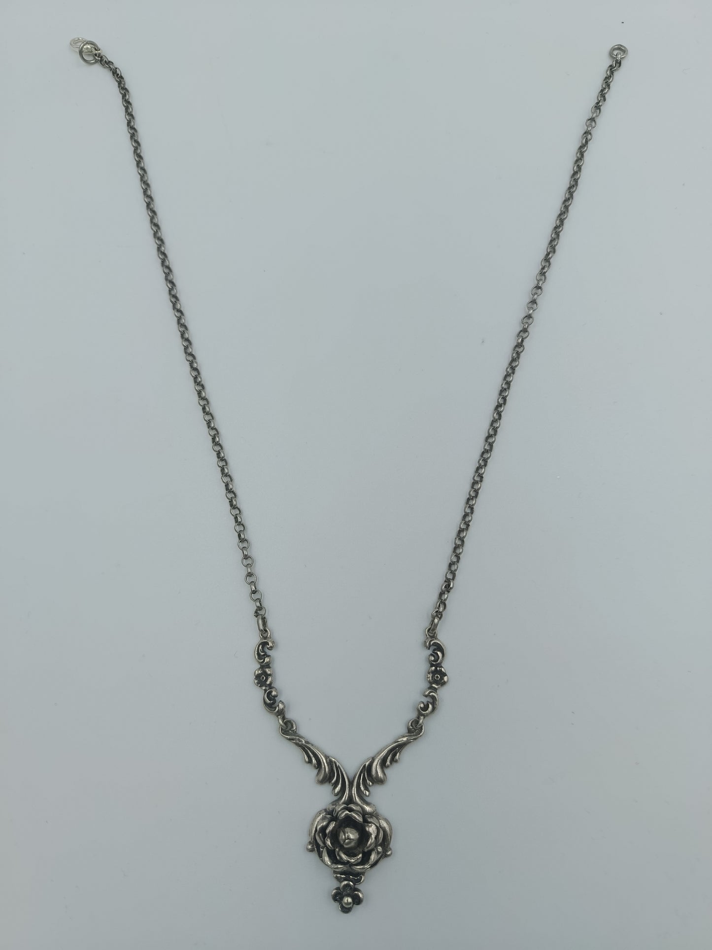 Antikes Collier aus 925er Silber mit Rosenornament