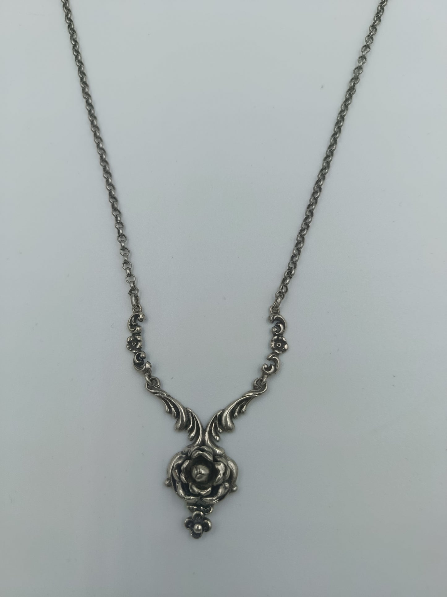 Antikes Collier aus 925er Silber mit Rosenornament