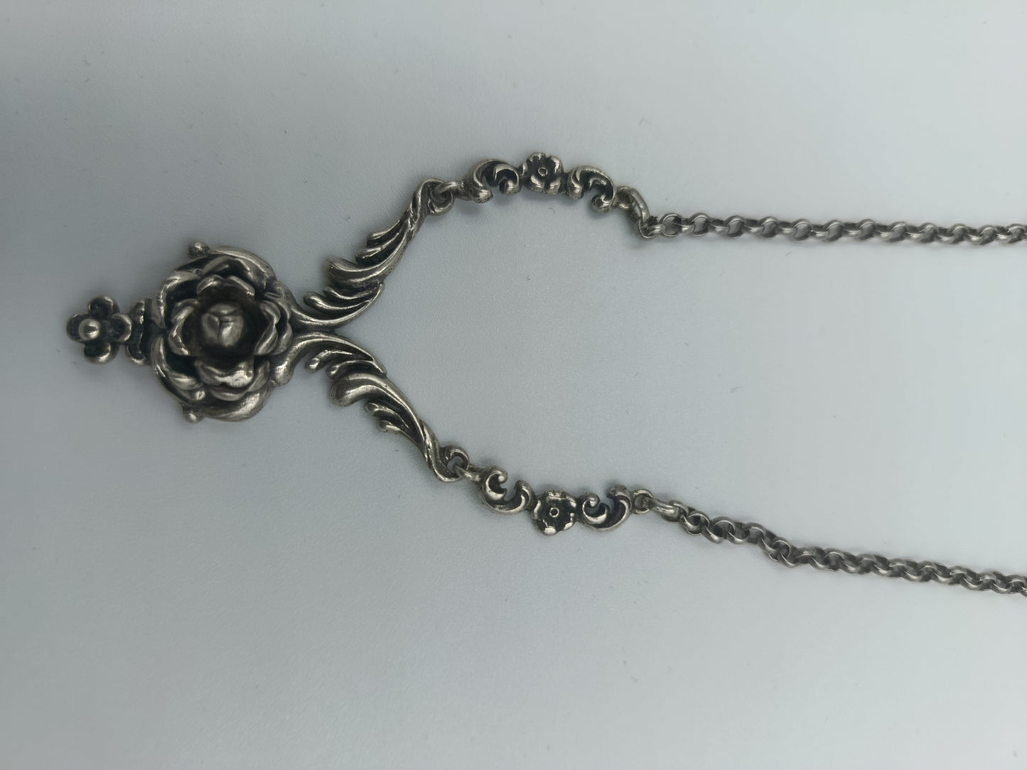 Antikes Collier aus 925er Silber mit Rosenornament