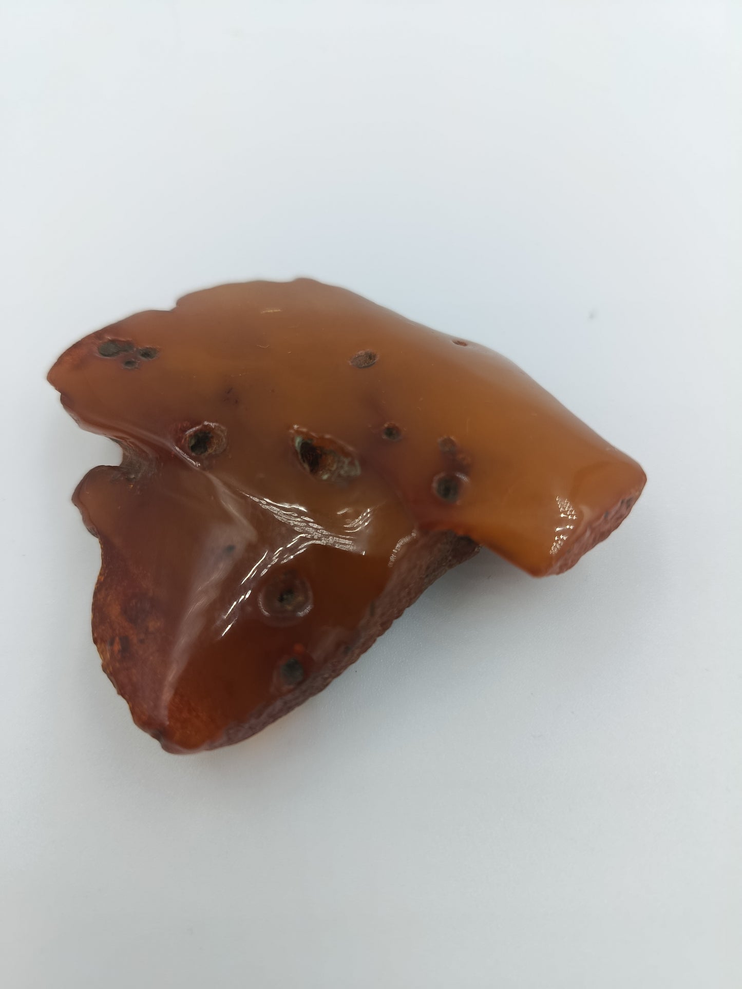 Große Bernstein-Brosche im warmen Orangeton