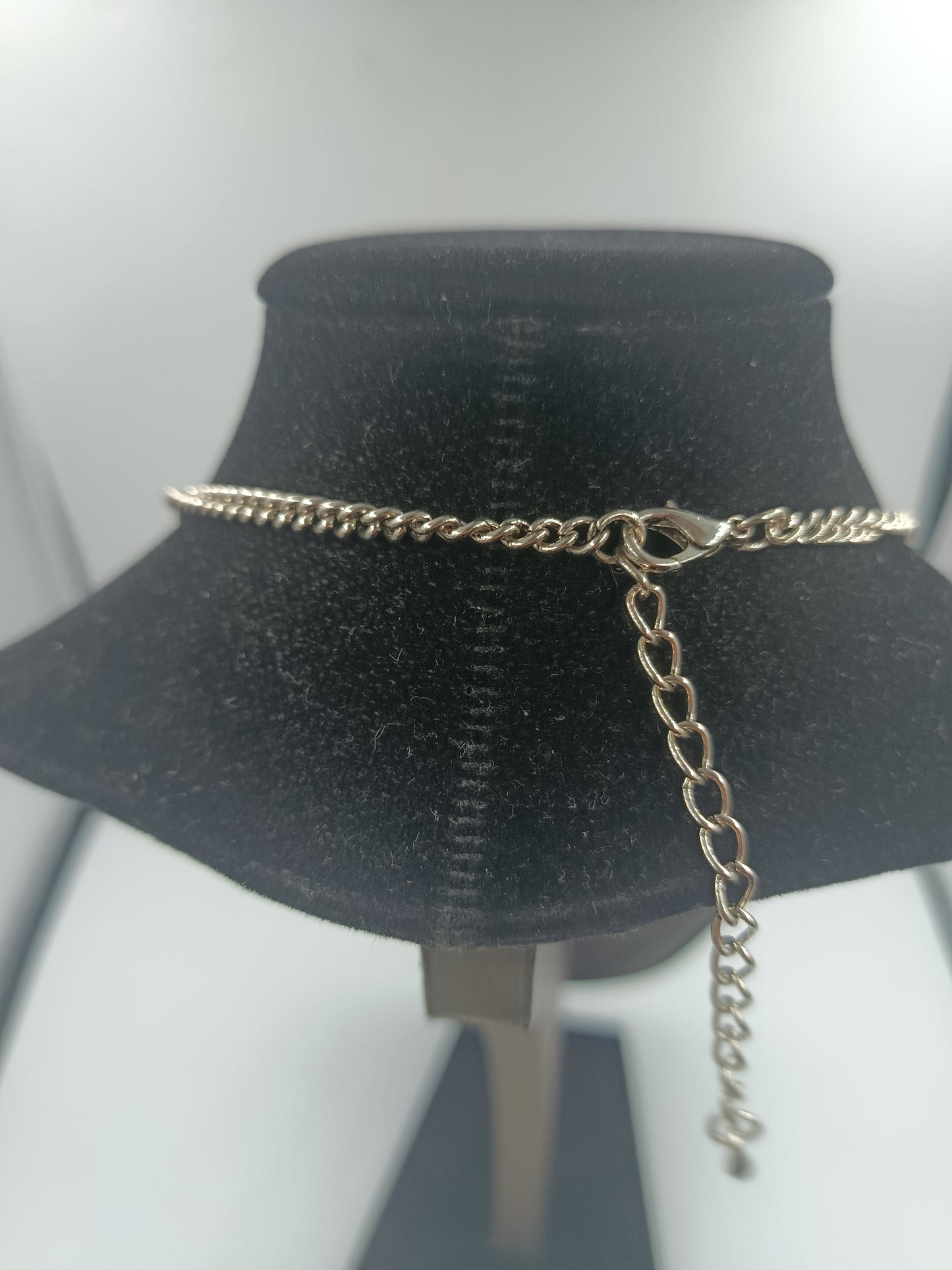 Romantische Statement-Kette mit Blumen und Perlen