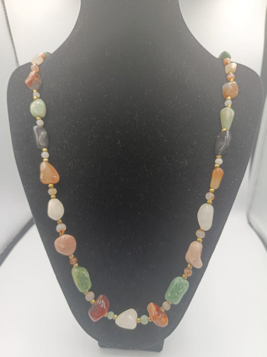 Lange Edelstein-Kette mit Naturstein-Charakter