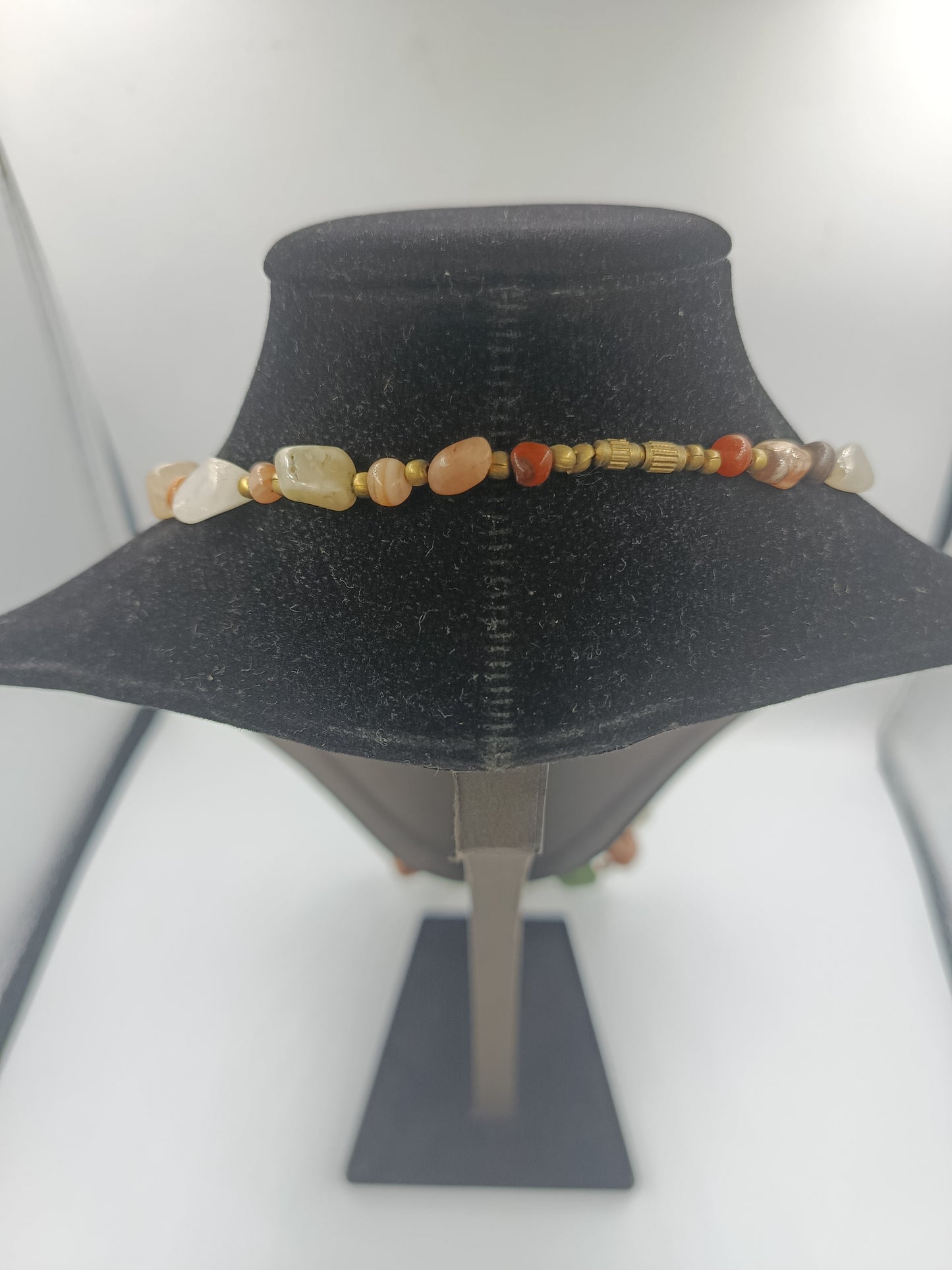 Lange Edelstein-Kette mit Naturstein-Charakter