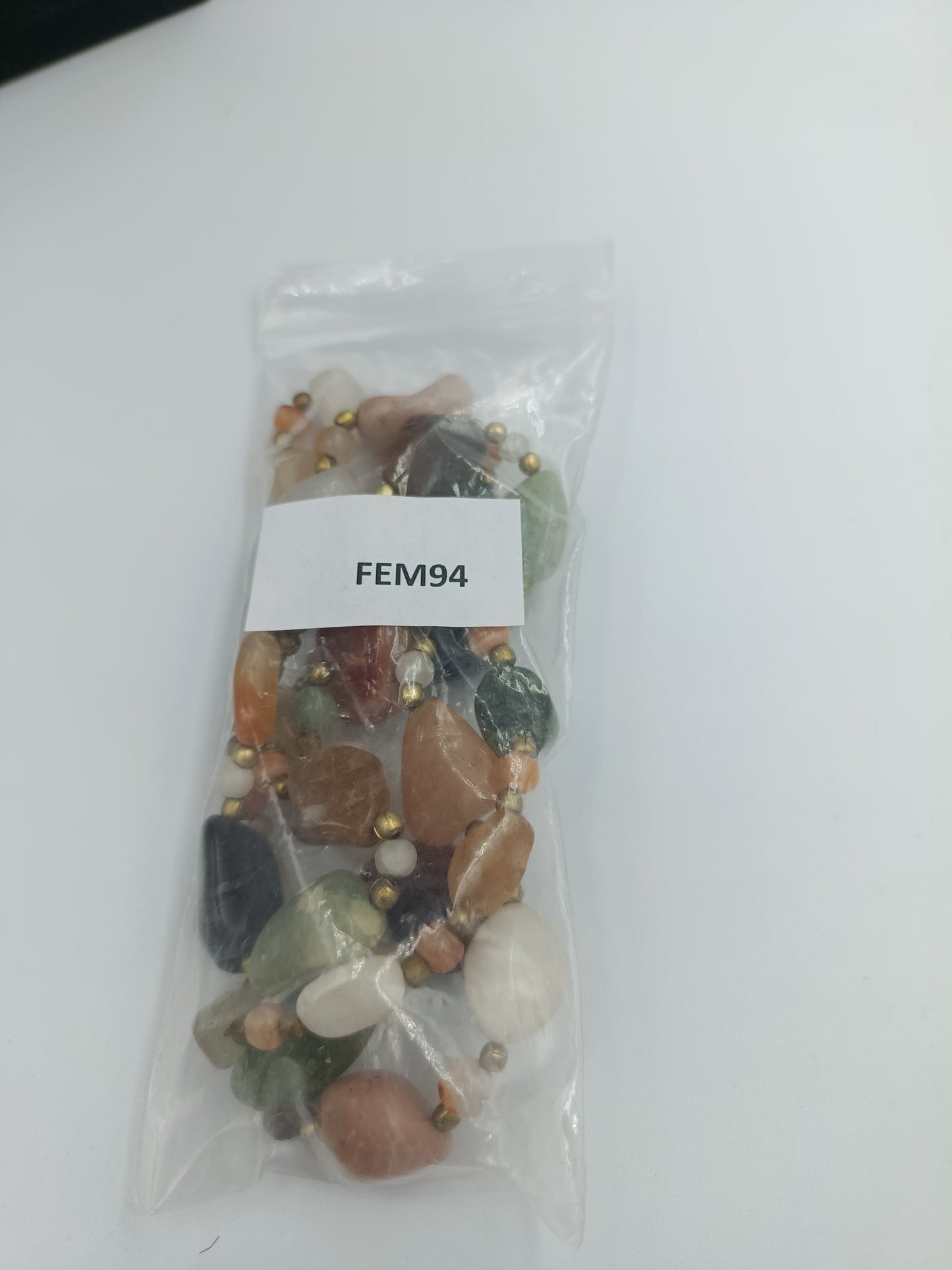 Lange Edelstein-Kette mit Naturstein-Charakter