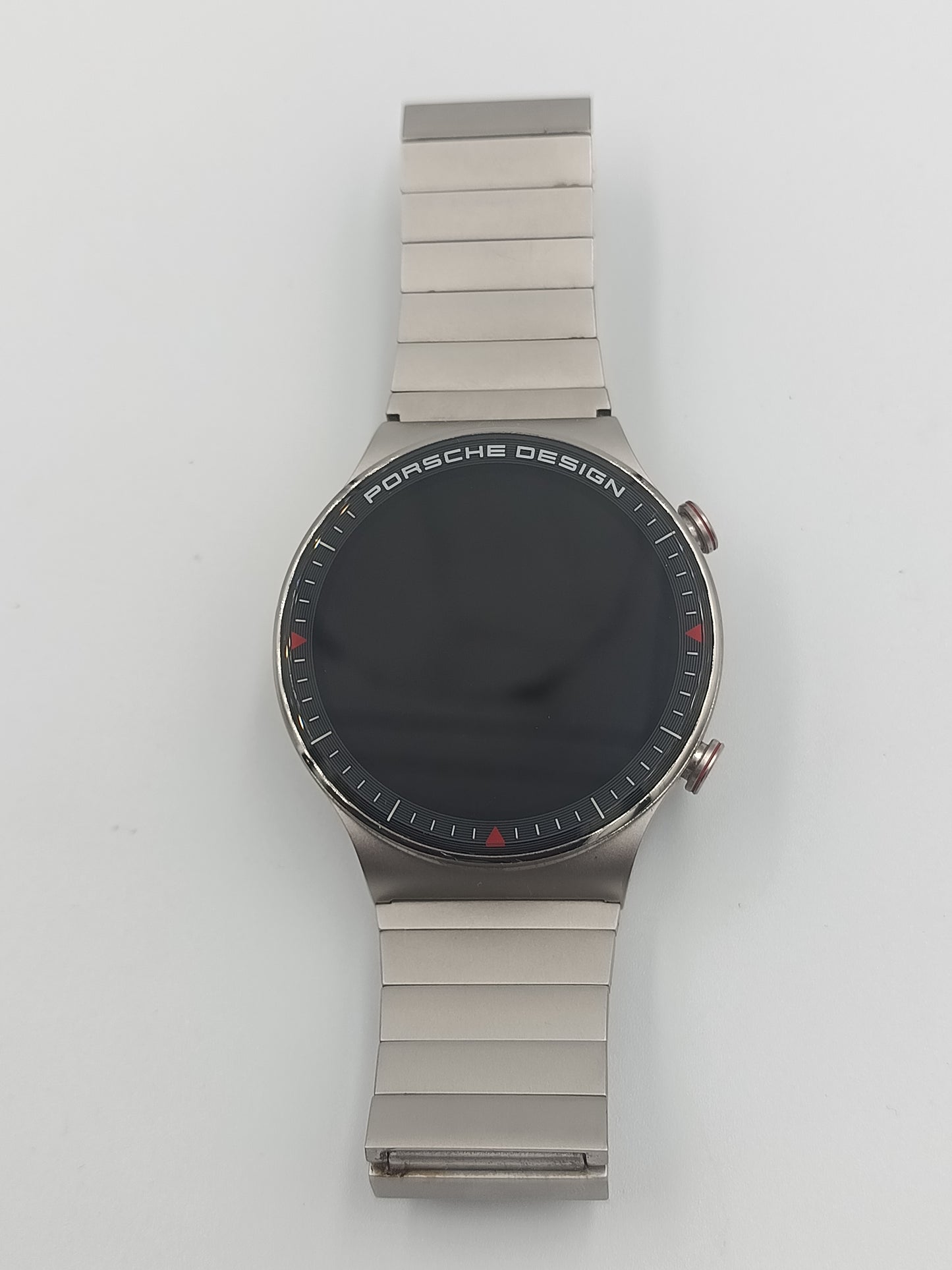 Uhr Porsche Design Smartwatch mit Titanarmband
